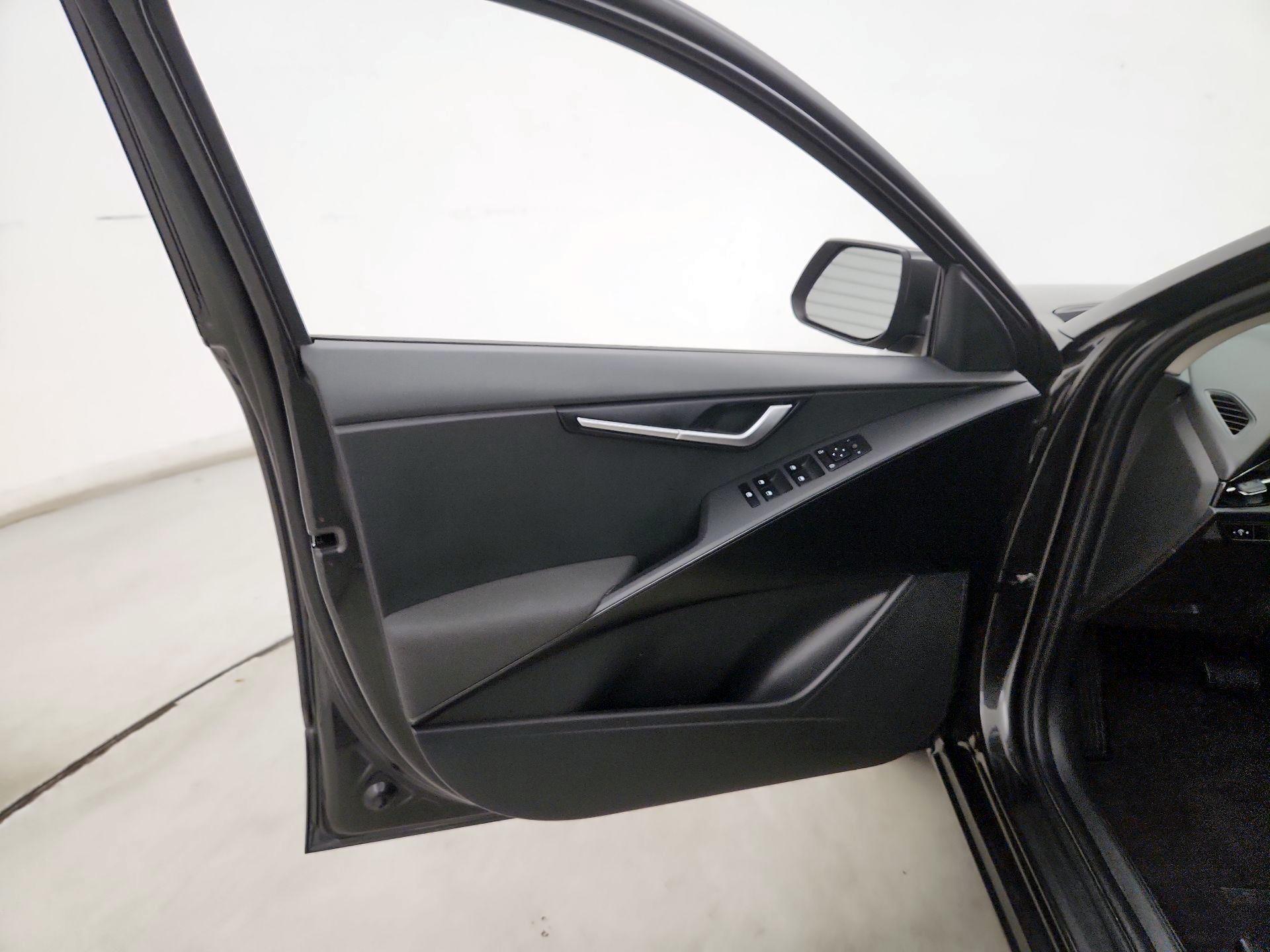 Thumbnail: 2023 Kia Niro - 12