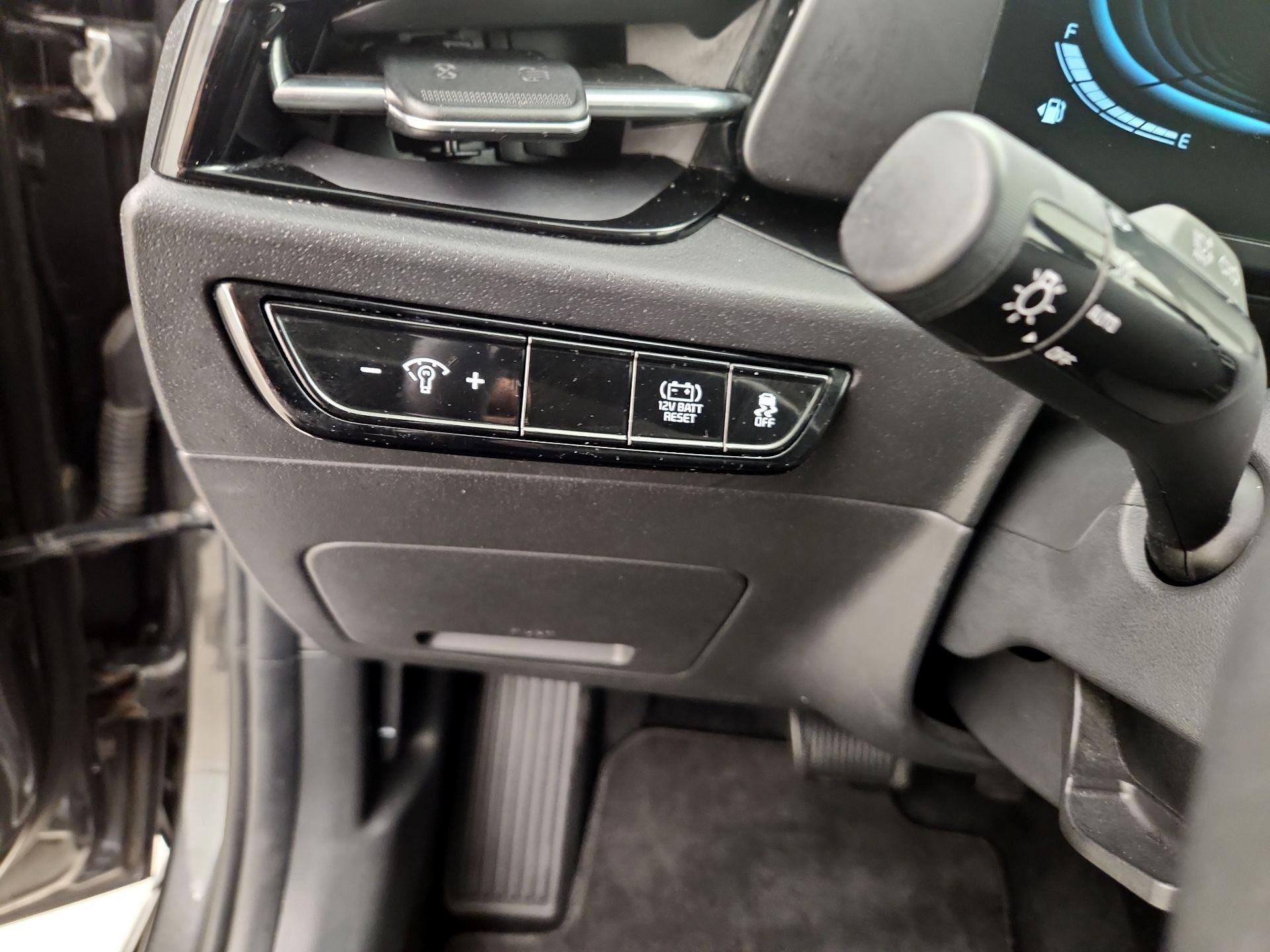 Thumbnail: 2023 Kia Niro - 13