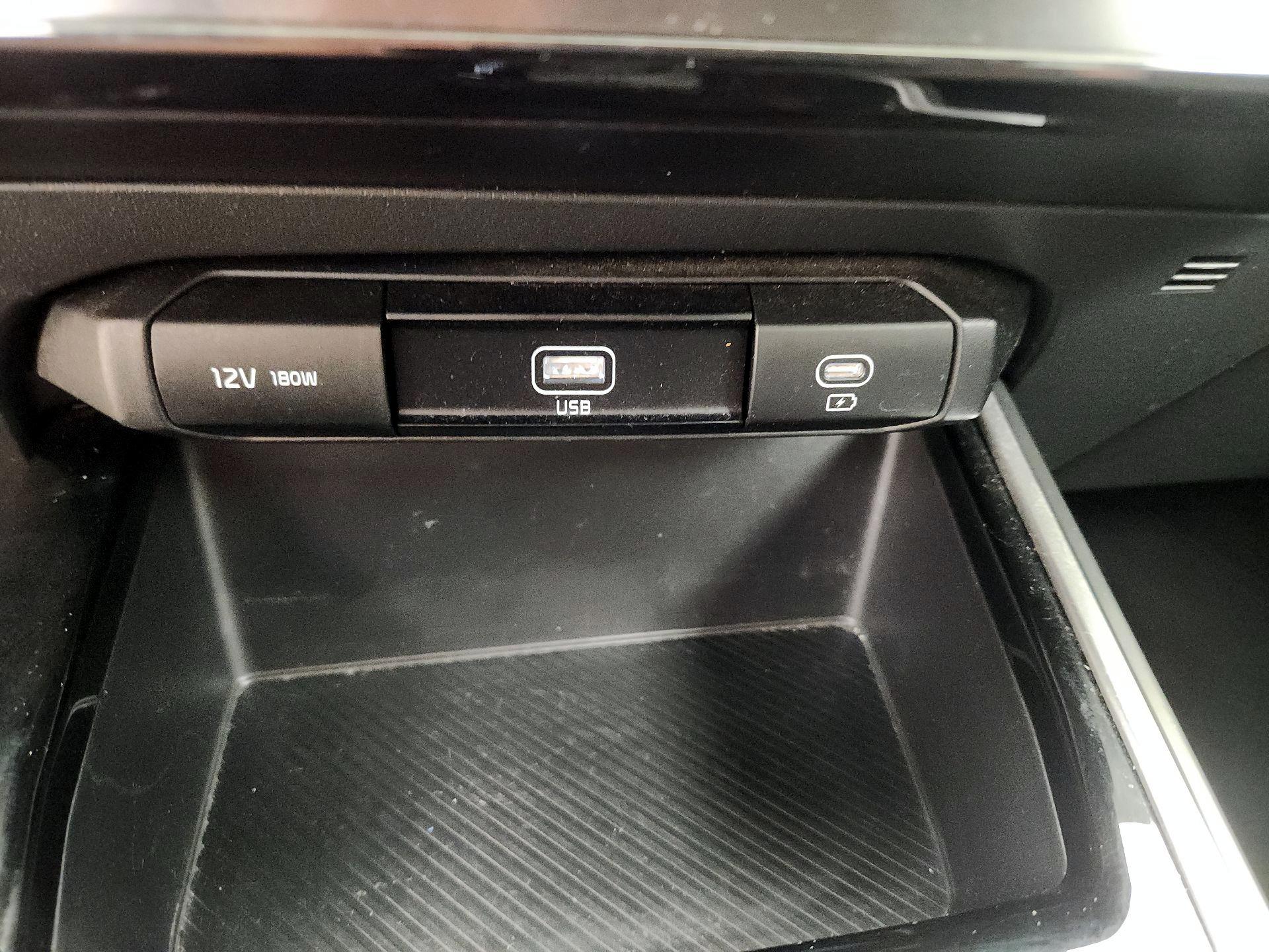 Thumbnail: 2023 Kia Niro - 18