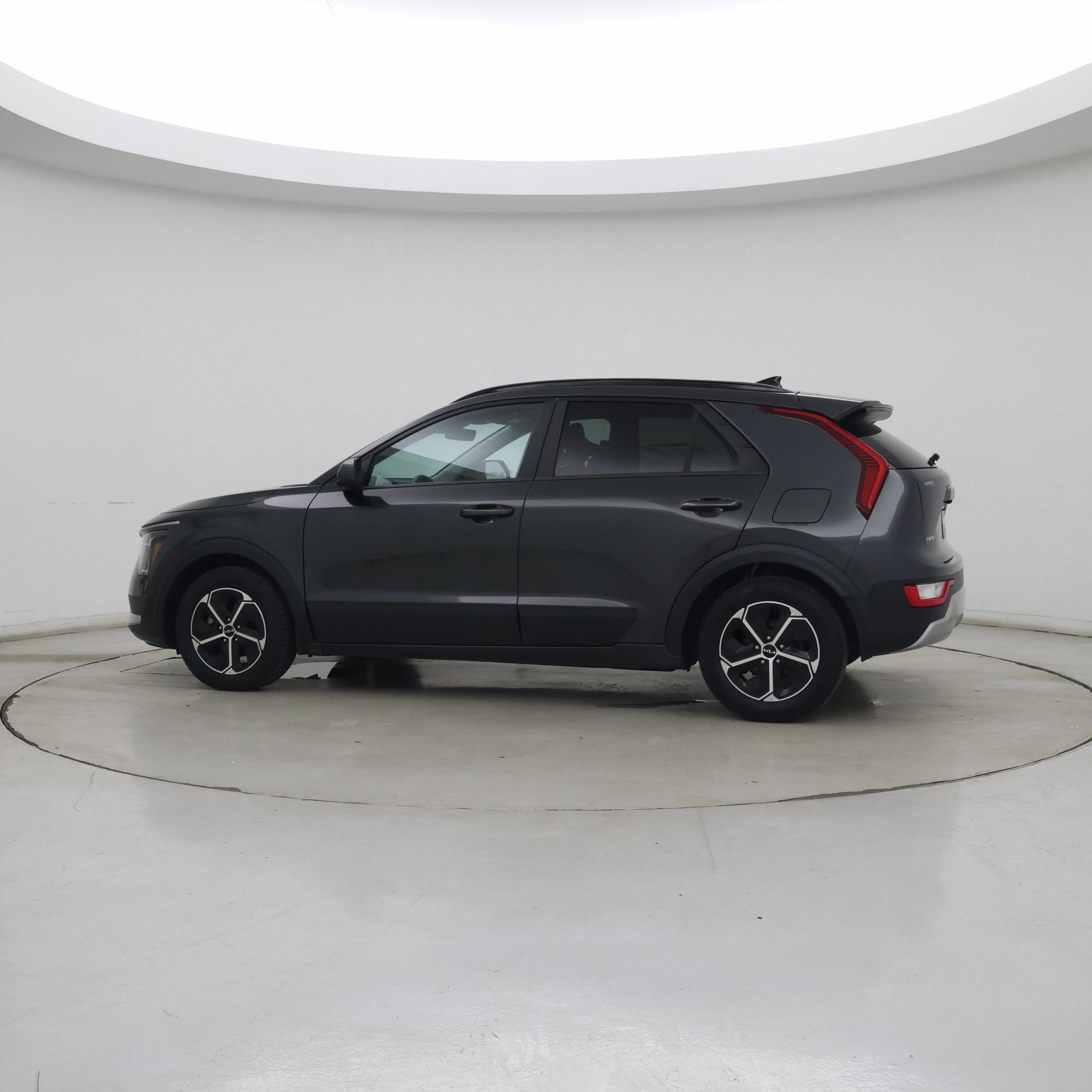 Thumbnail: 2023 Kia Niro - 3
