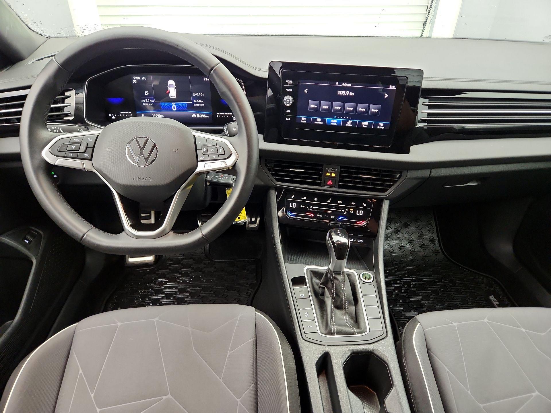 Thumbnail: 2025 Volkswagen Jetta - 9