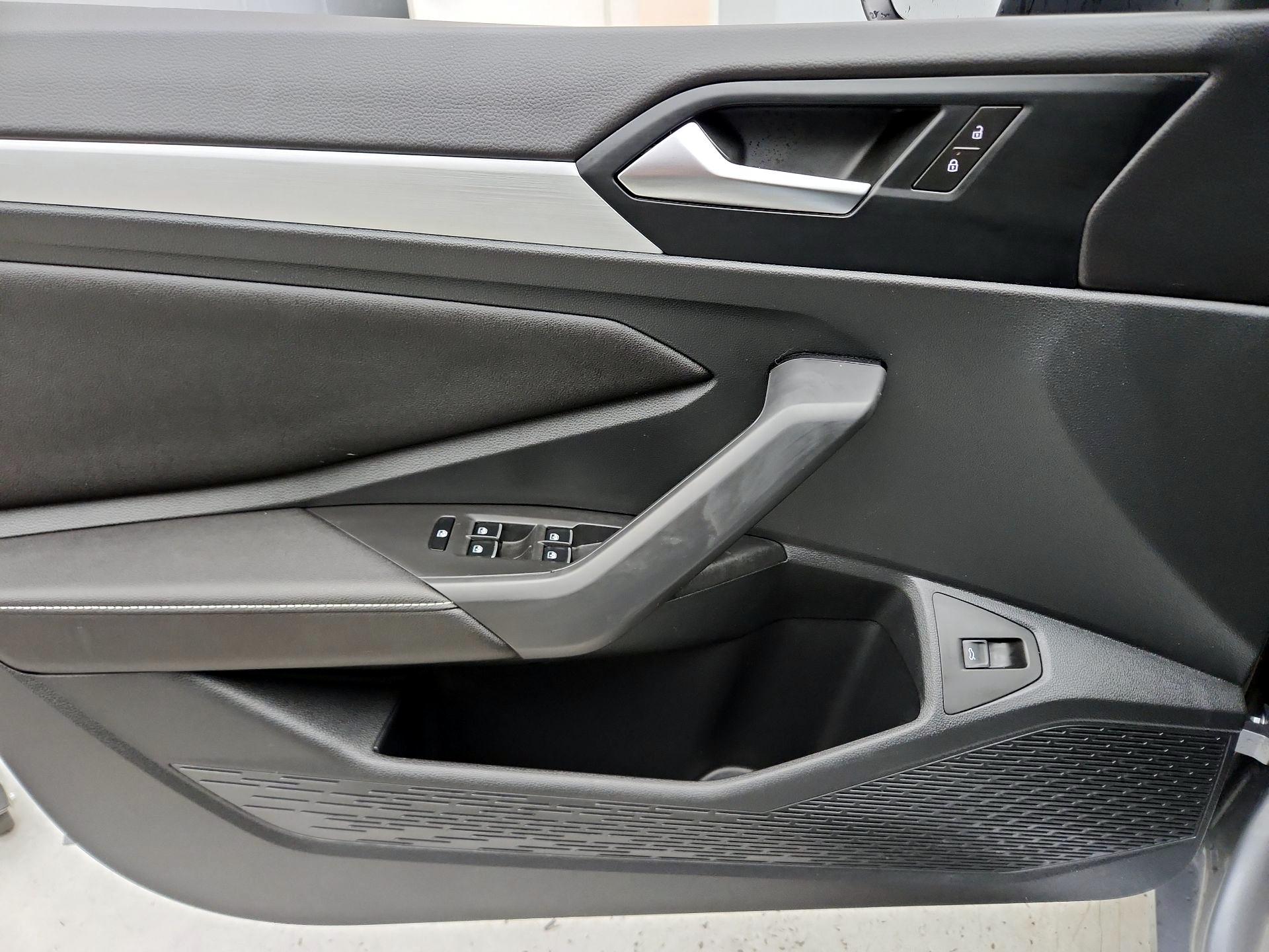Thumbnail: 2025 Volkswagen Jetta - 12