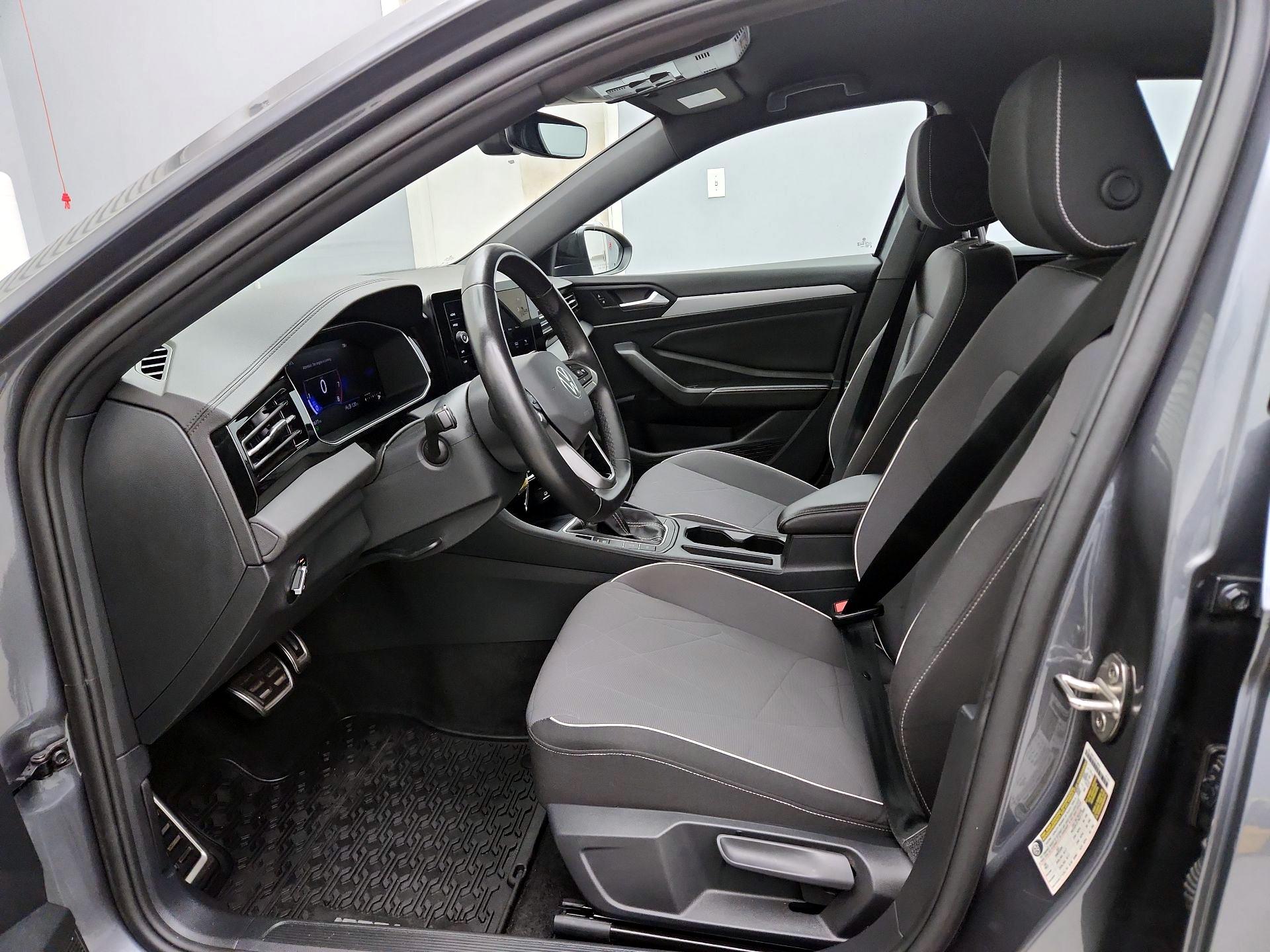 Thumbnail: 2025 Volkswagen Jetta - 11