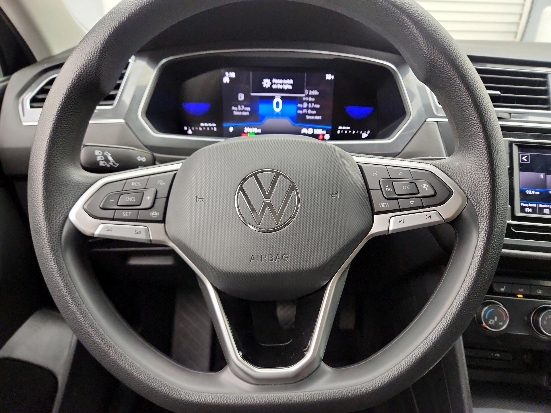 Thumbnail: 2023 Volkswagen Tiguan - 10