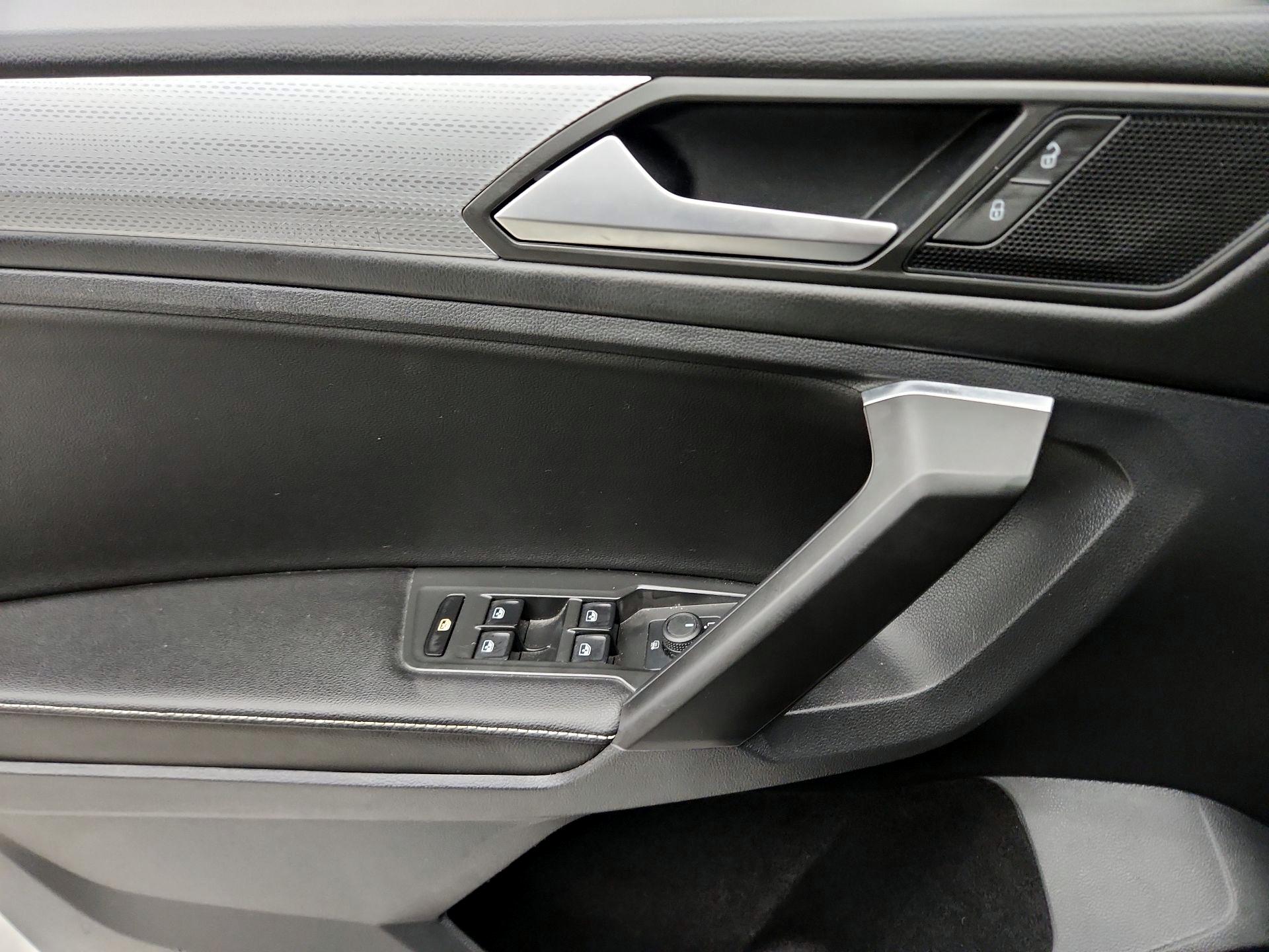 Thumbnail: 2023 Volkswagen Tiguan - 12