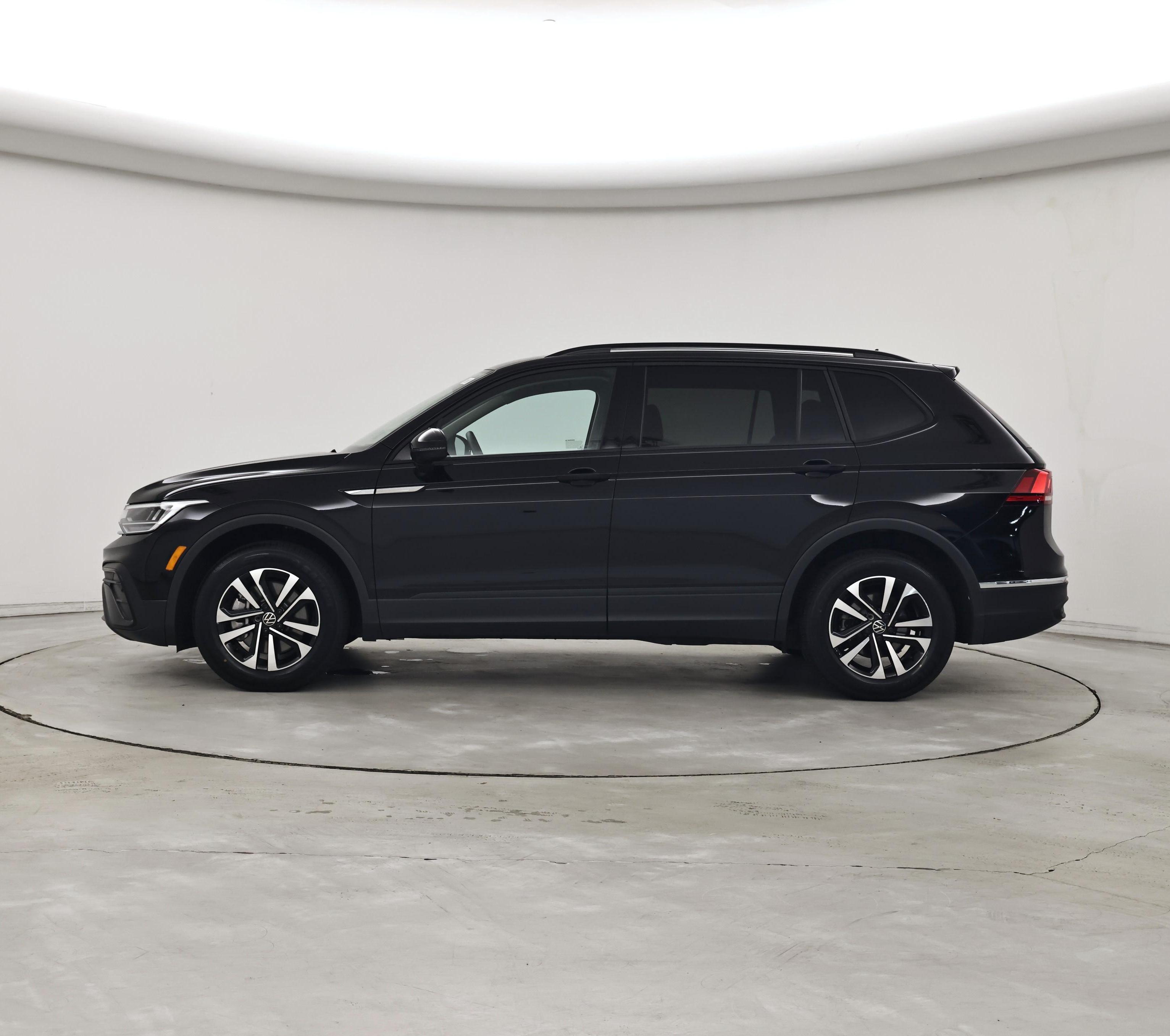Thumbnail: 2023 Volkswagen Tiguan - 3