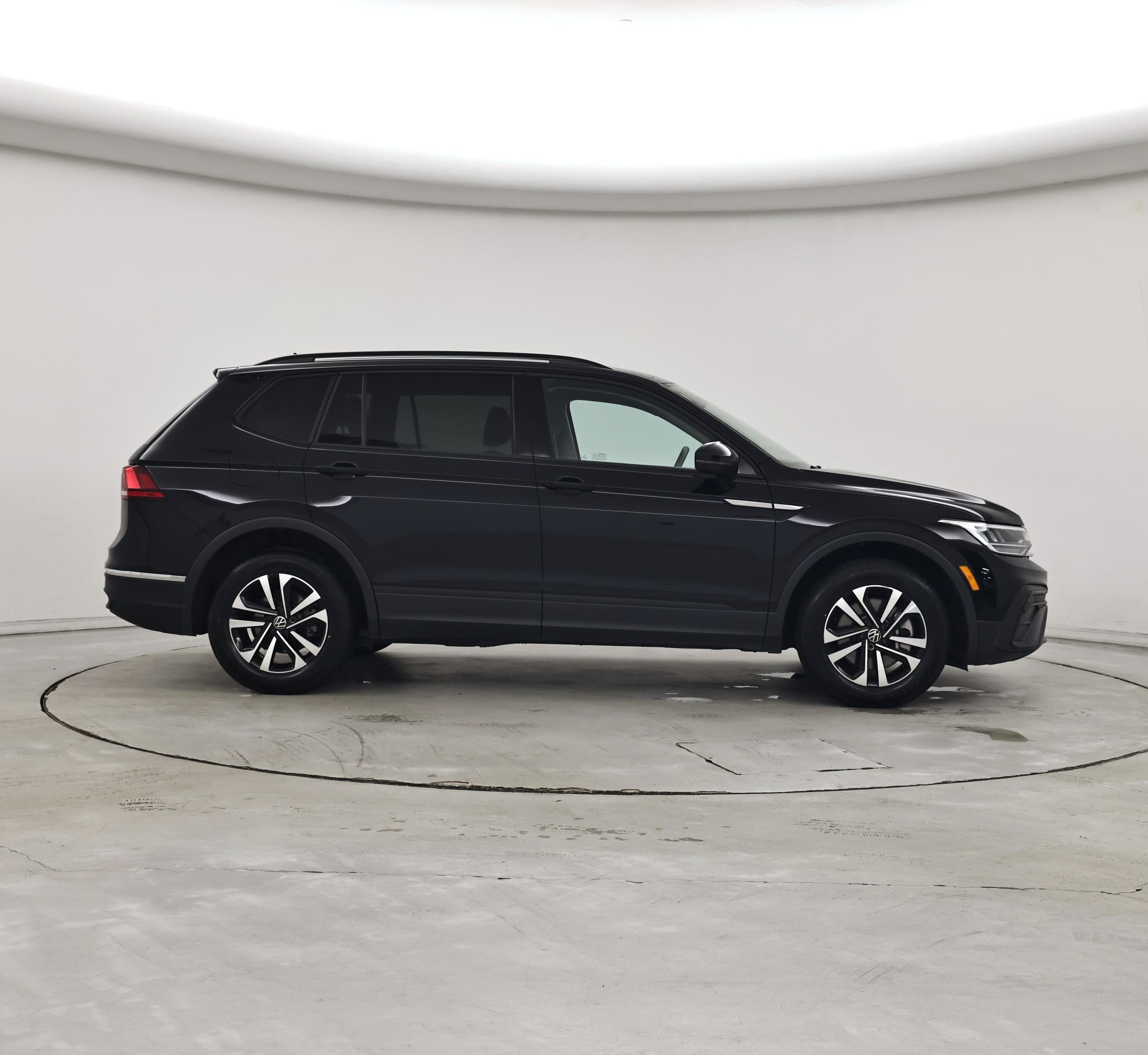 Thumbnail: 2023 Volkswagen Tiguan - 7