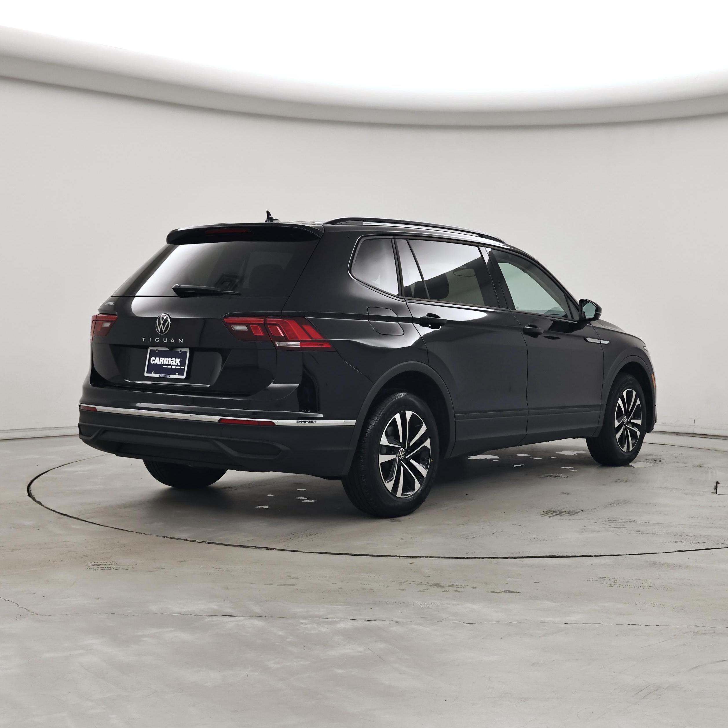 Thumbnail: 2023 Volkswagen Tiguan - 8