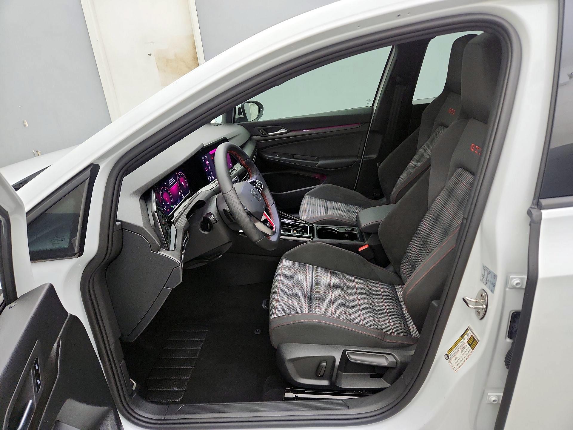 Thumbnail: 2024 Volkswagen Golf - 11
