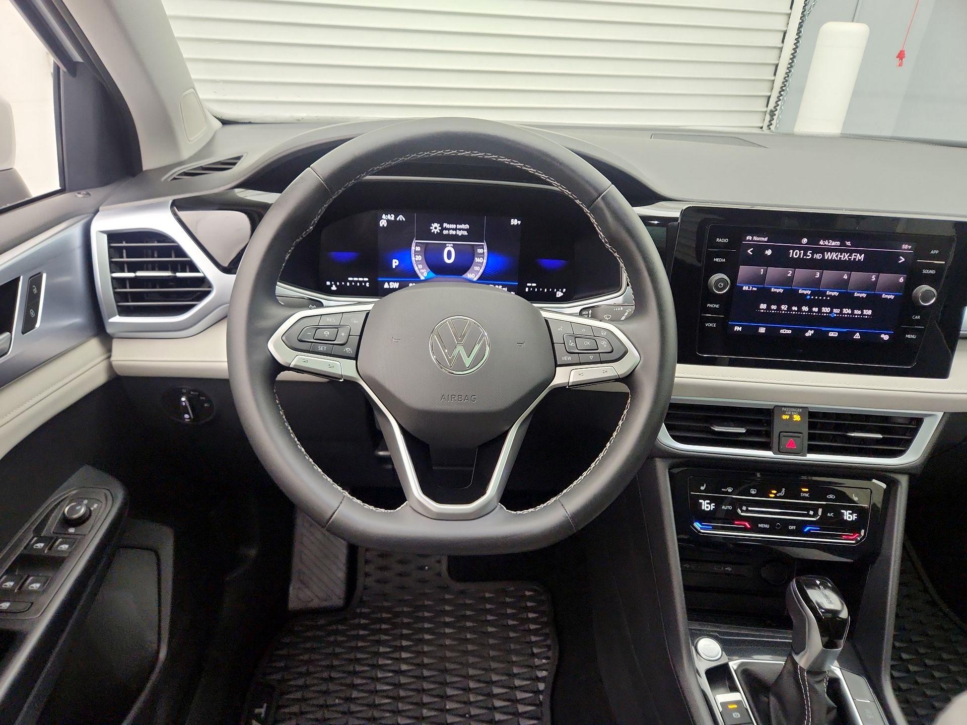 Thumbnail: 2025 Volkswagen Taos - 10
