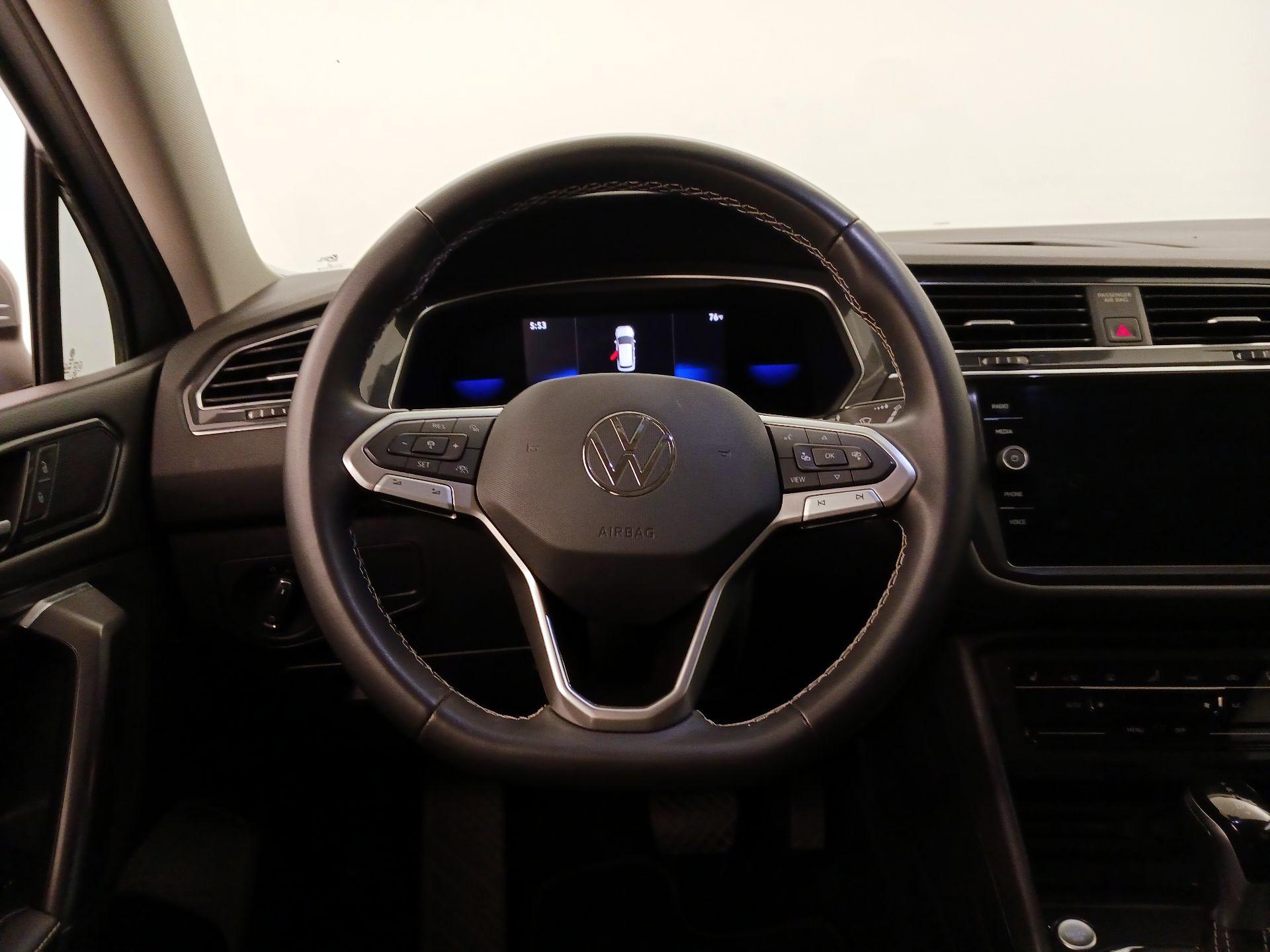 Thumbnail: 2023 Volkswagen Tiguan - 10