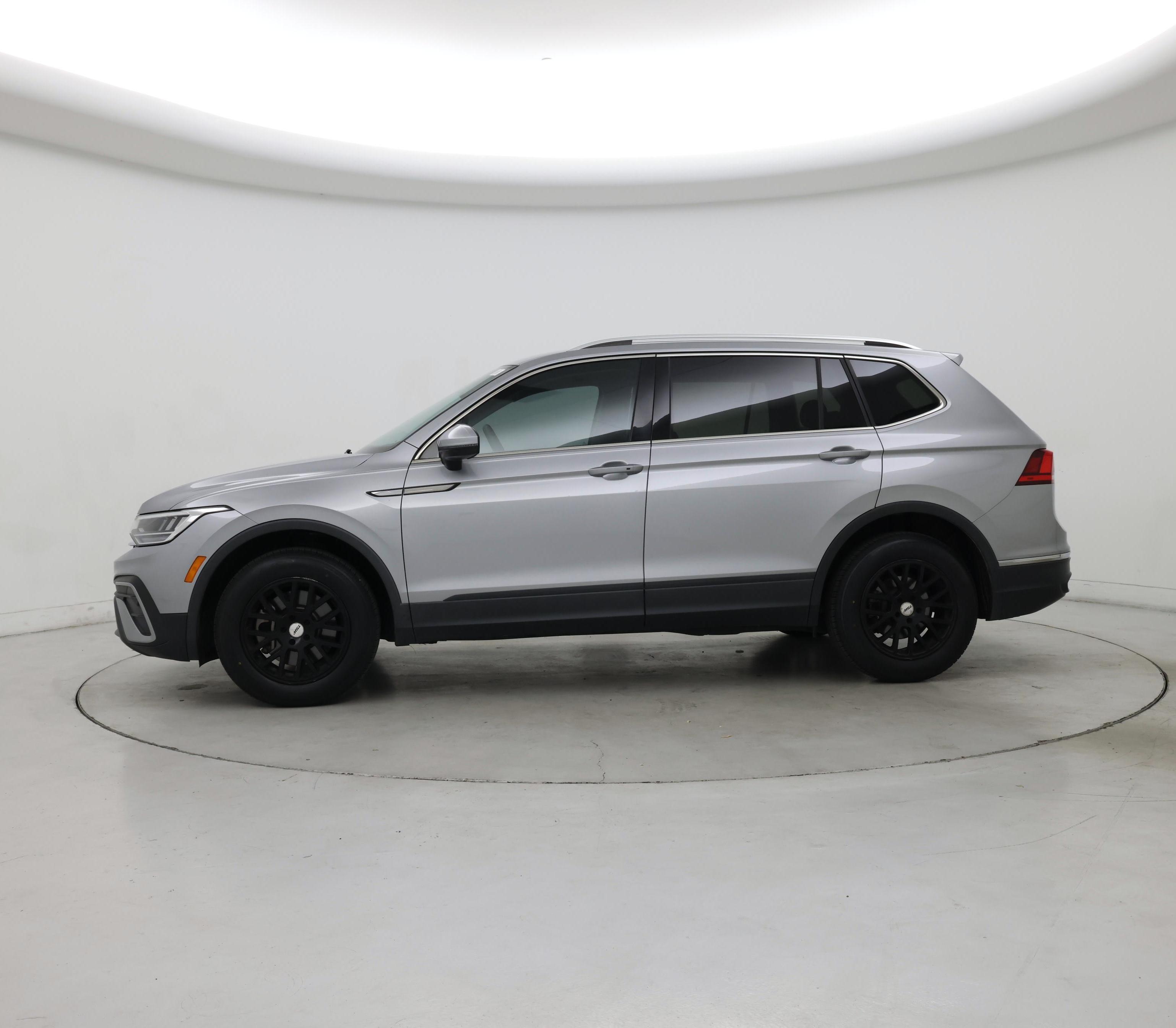 Thumbnail: 2023 Volkswagen Tiguan - 3