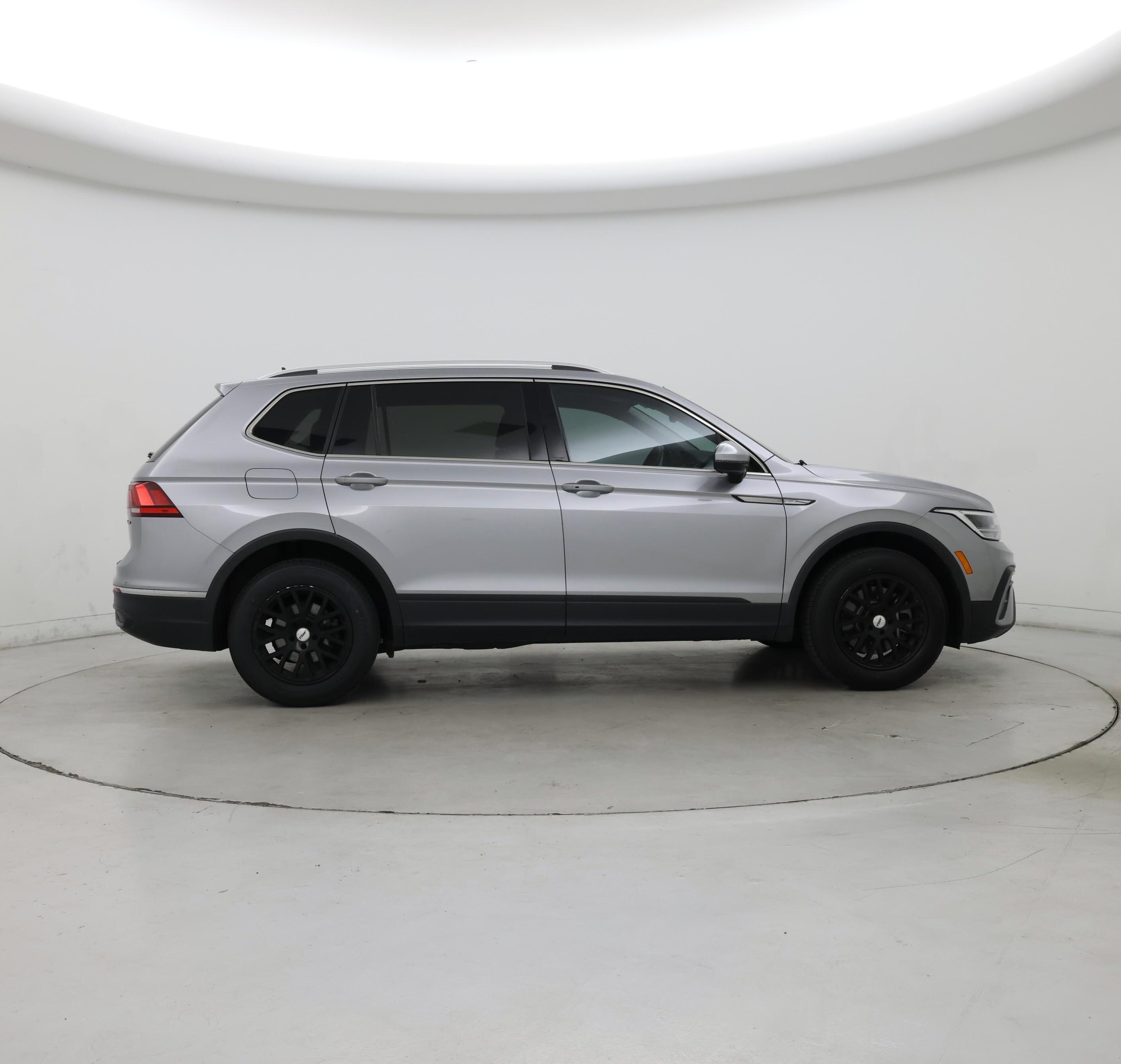 Thumbnail: 2023 Volkswagen Tiguan - 7