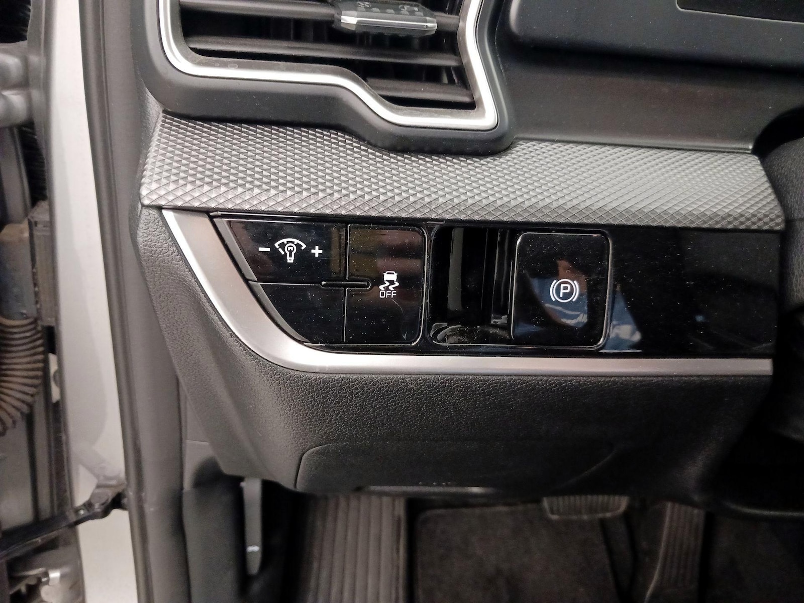 2023 Kia Sportage LX - Photo 14