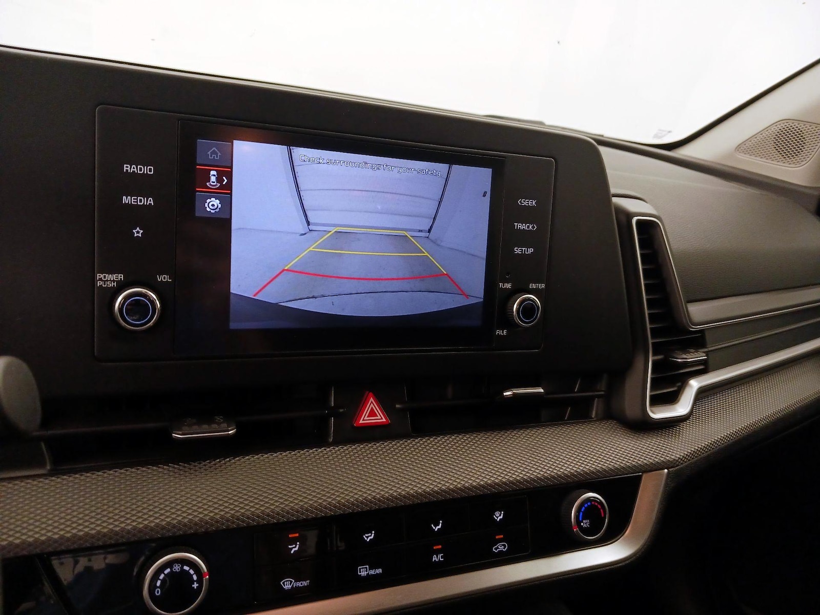 2023 Kia Sportage LX - Photo 15