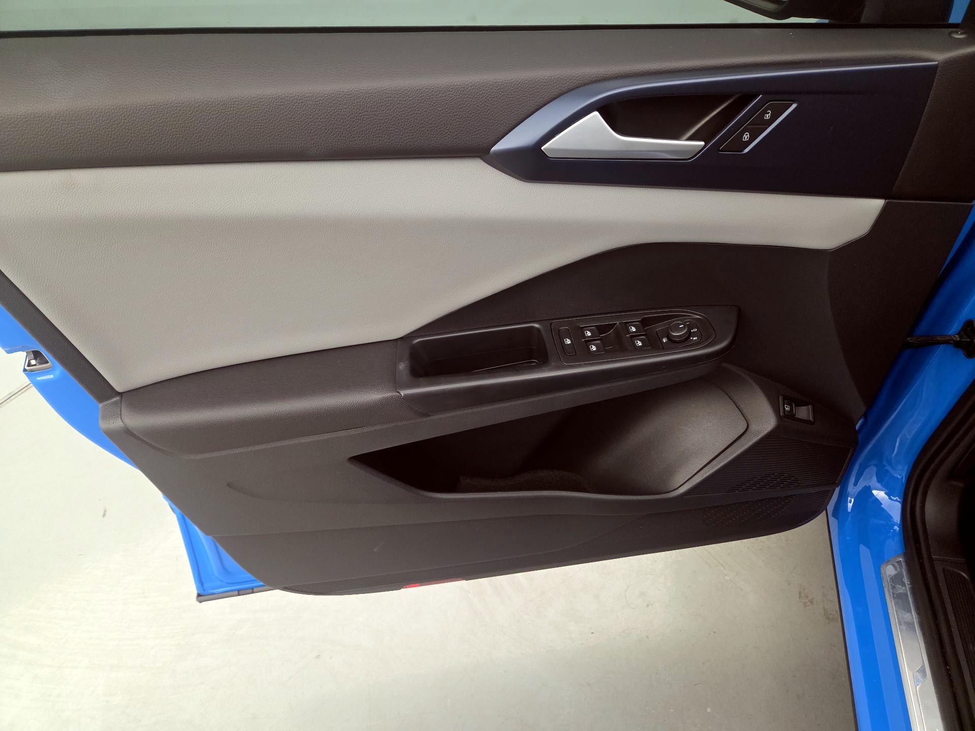Thumbnail: 2023 Volkswagen Taos - 12
