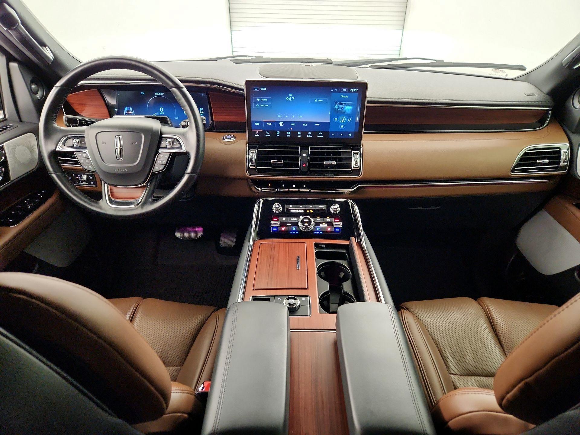 Thumbnail: 2022 Lincoln Navigator L - 9