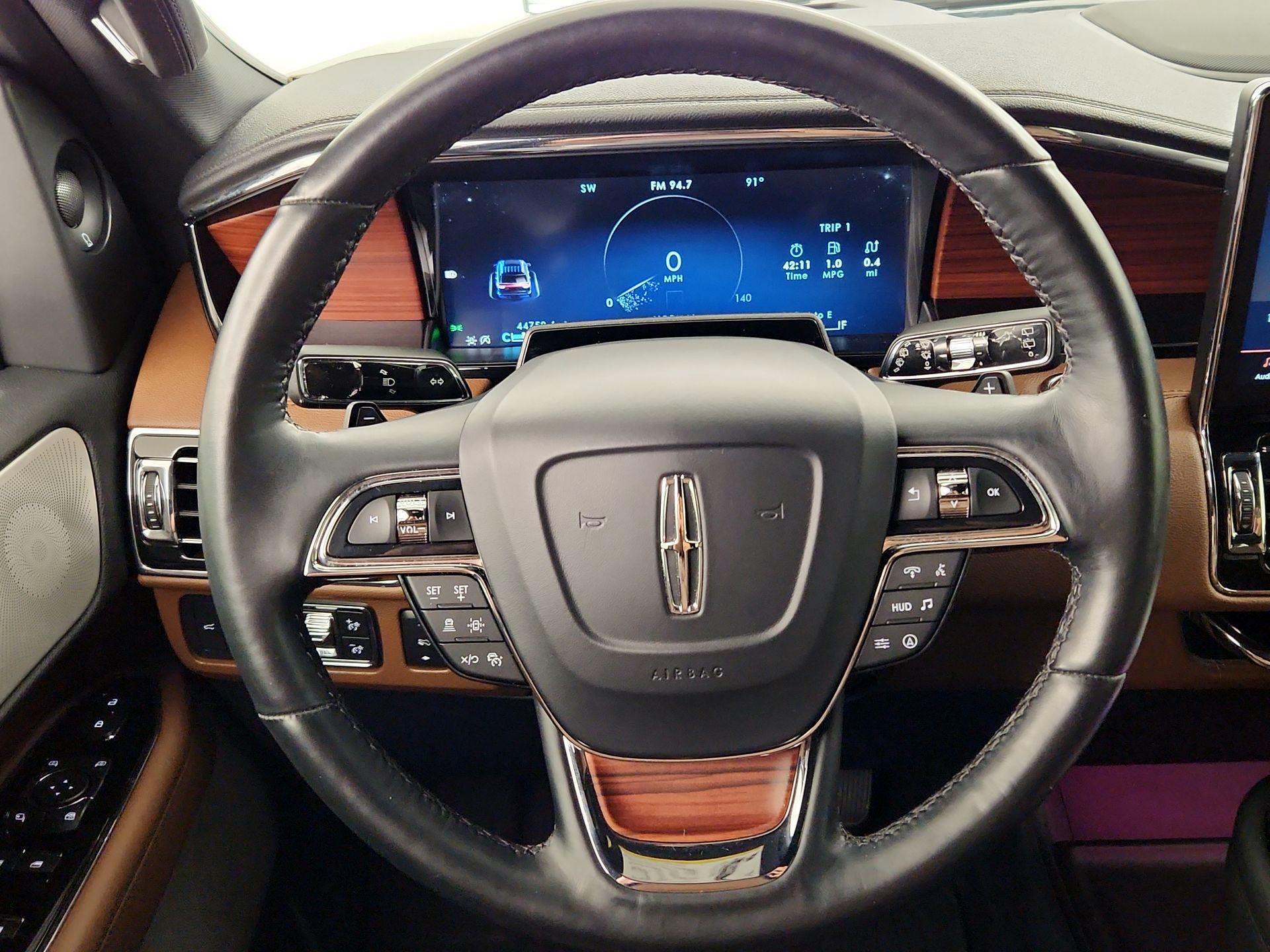 Thumbnail: 2022 Lincoln Navigator L - 10