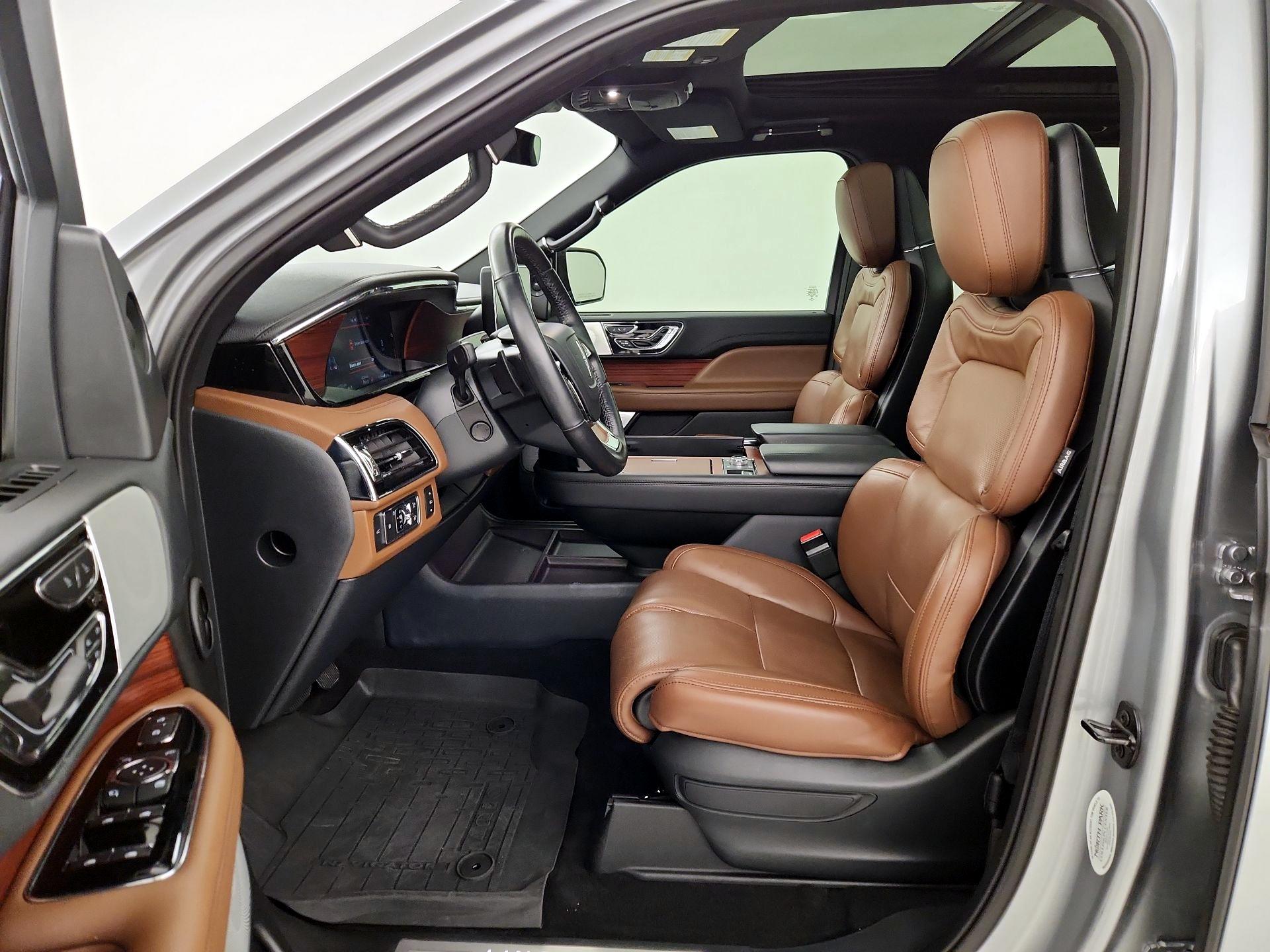 Thumbnail: 2022 Lincoln Navigator L - 11