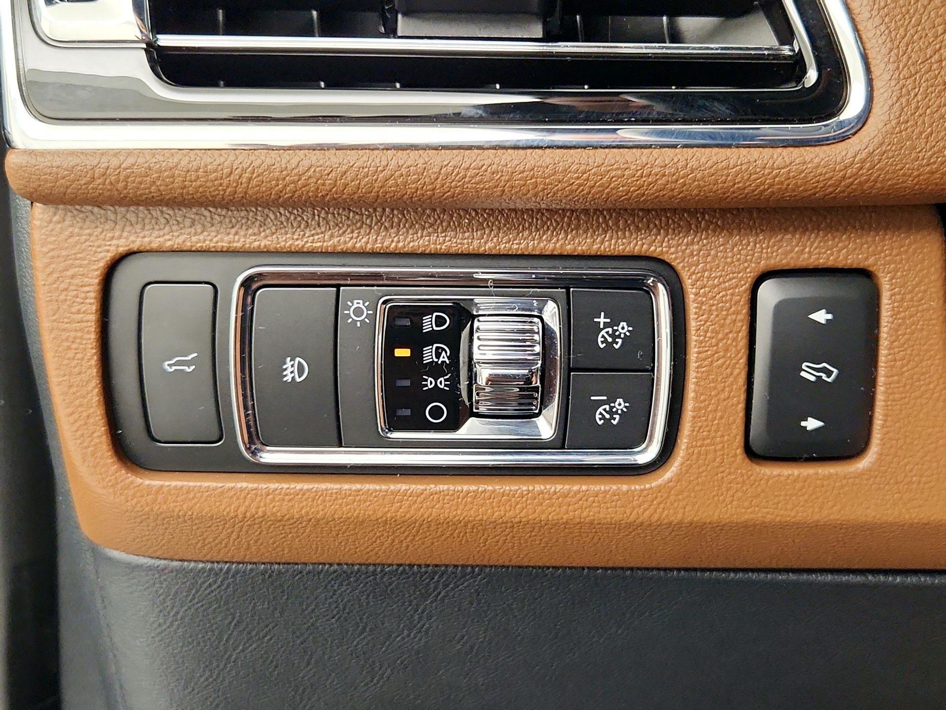 Thumbnail: 2022 Lincoln Navigator L - 13