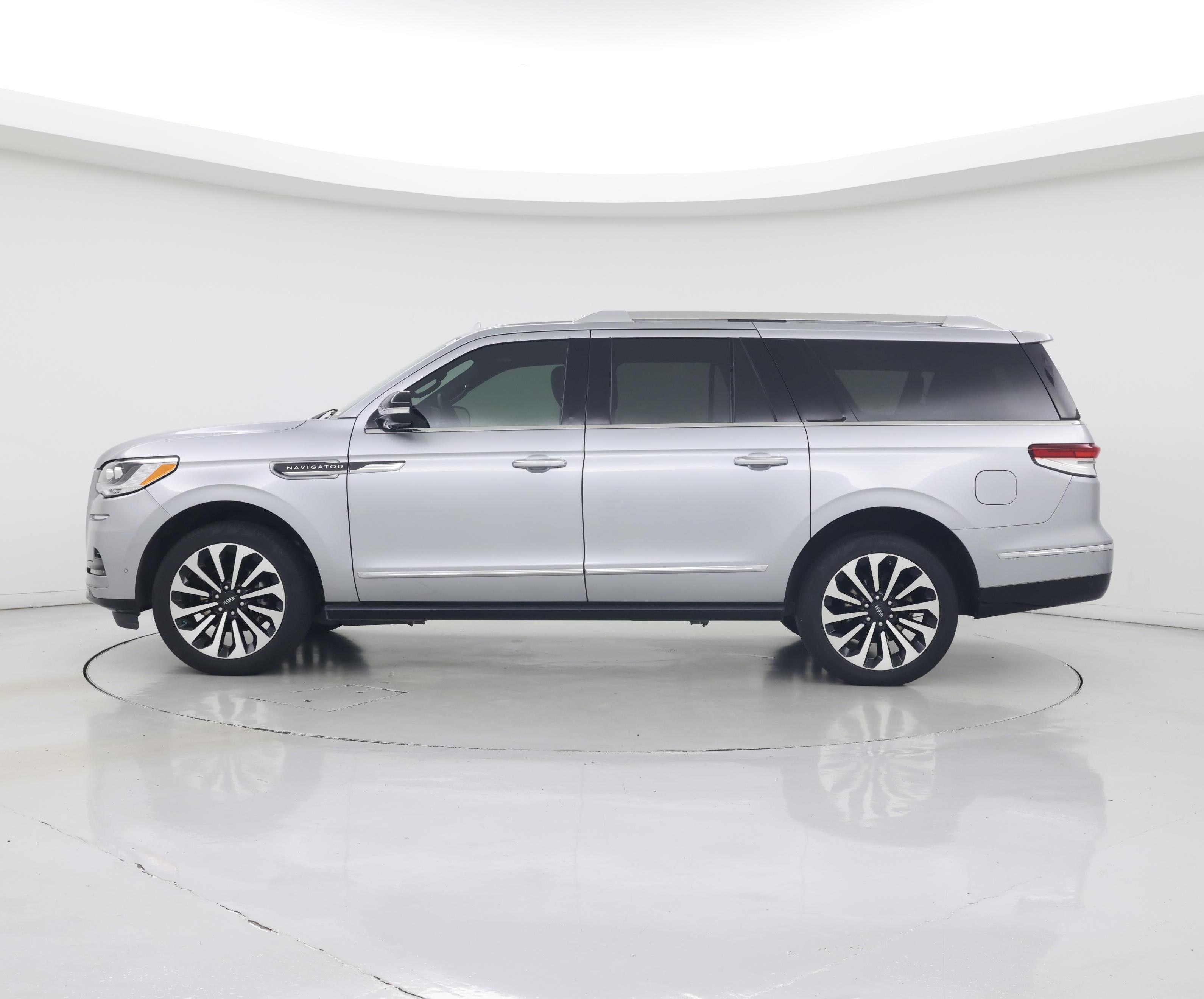 Thumbnail: 2022 Lincoln Navigator L - 3