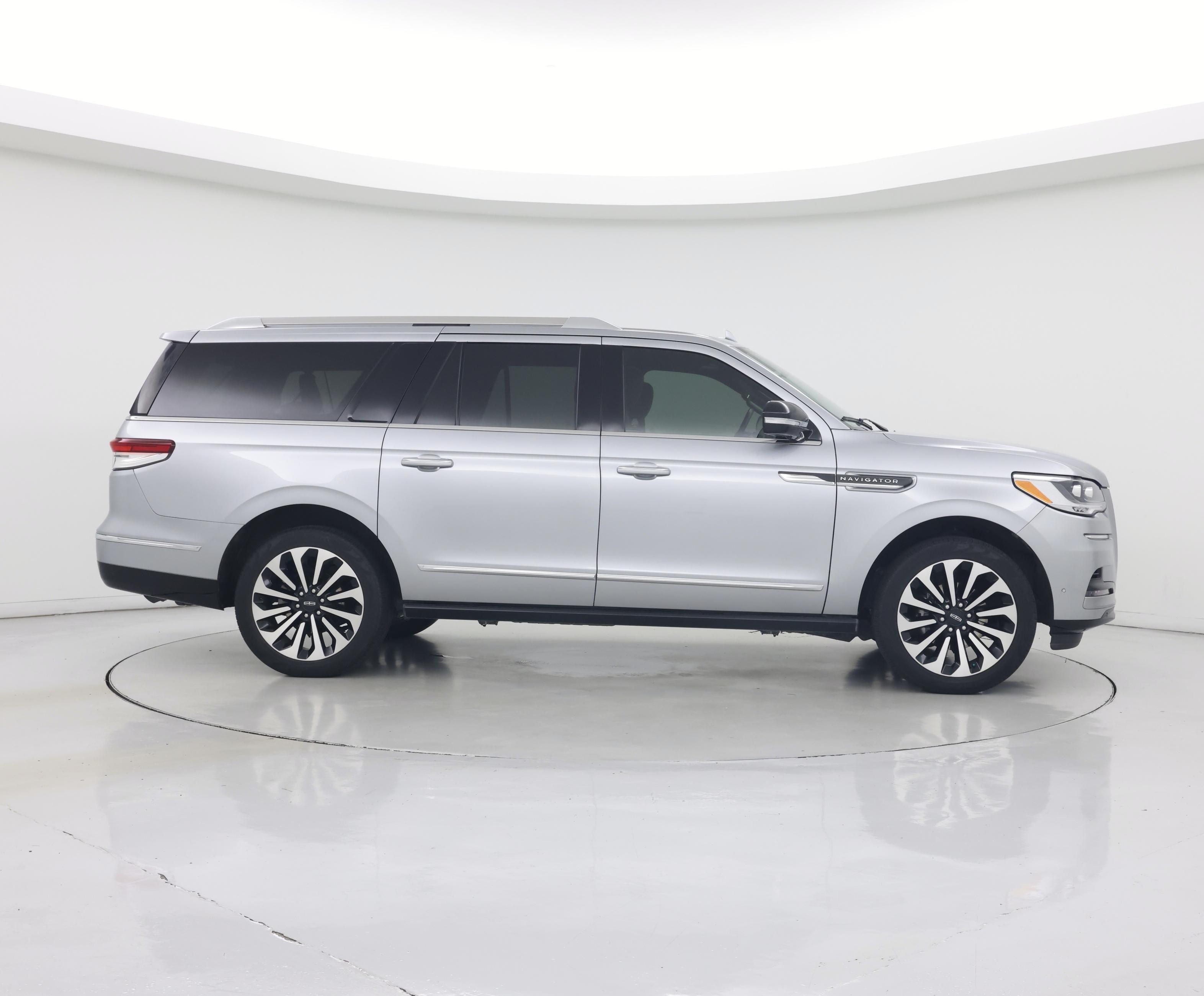 Thumbnail: 2022 Lincoln Navigator L - 7