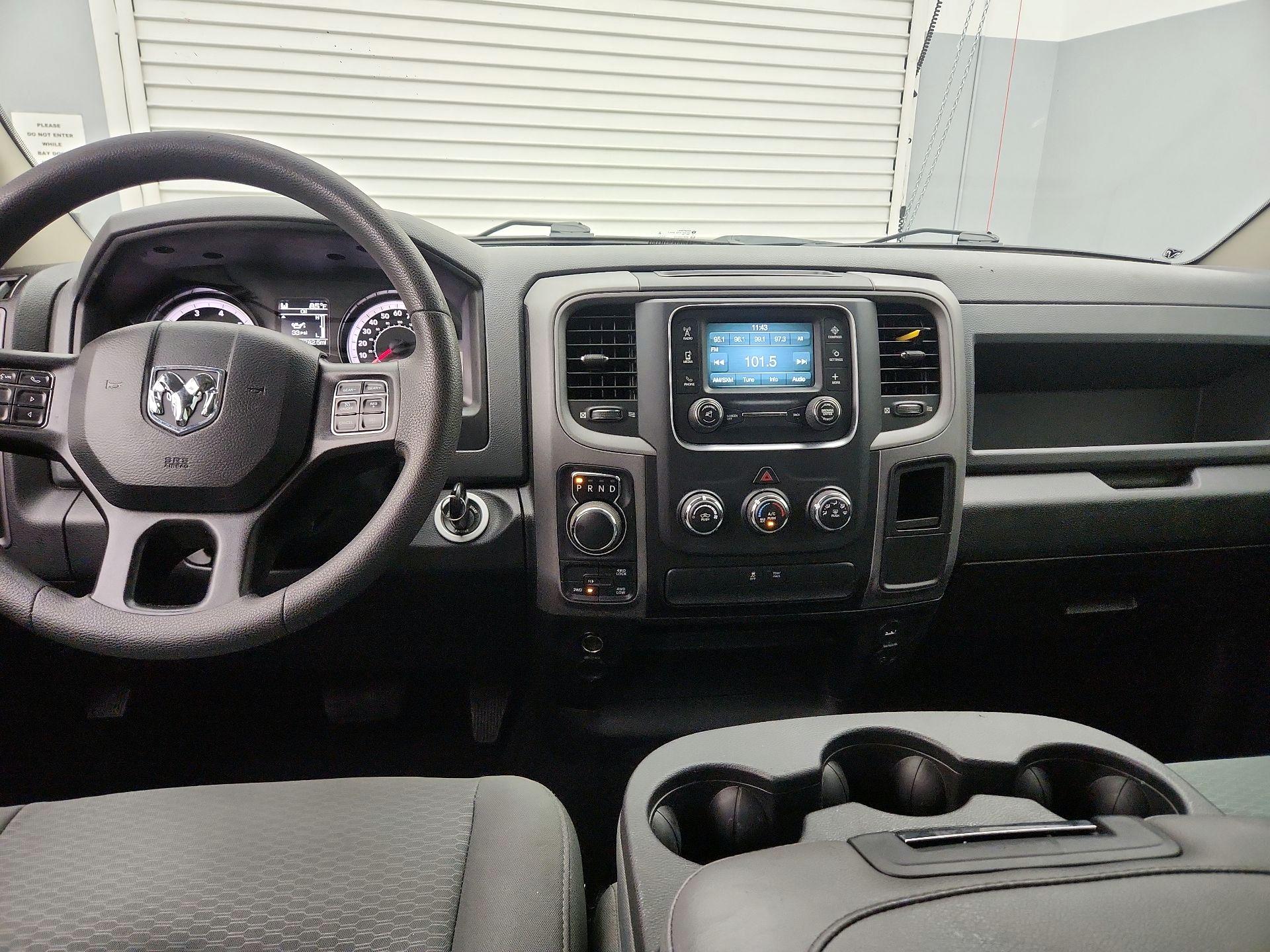 Thumbnail: 2020 RAM 1500 Classic - 9