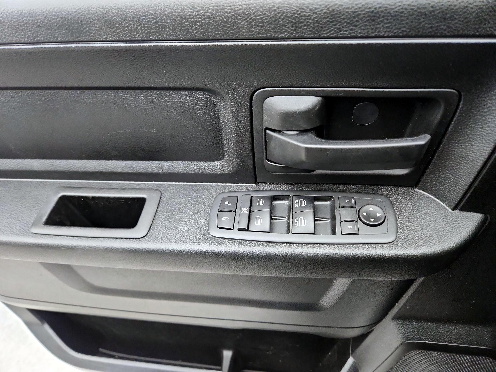 Thumbnail: 2020 RAM 1500 Classic - 12