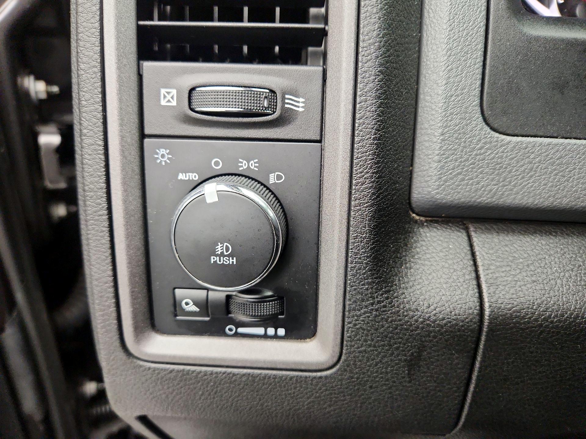 Thumbnail: 2020 RAM 1500 Classic - 13
