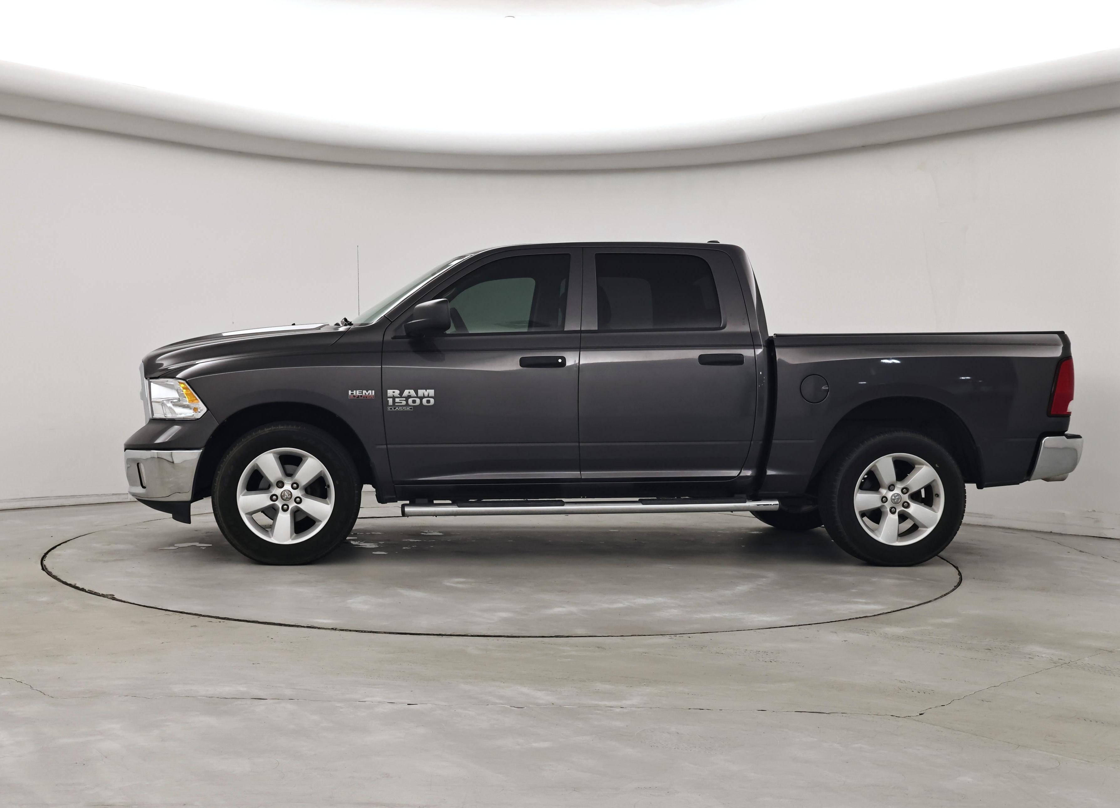 Thumbnail: 2020 RAM 1500 Classic - 3