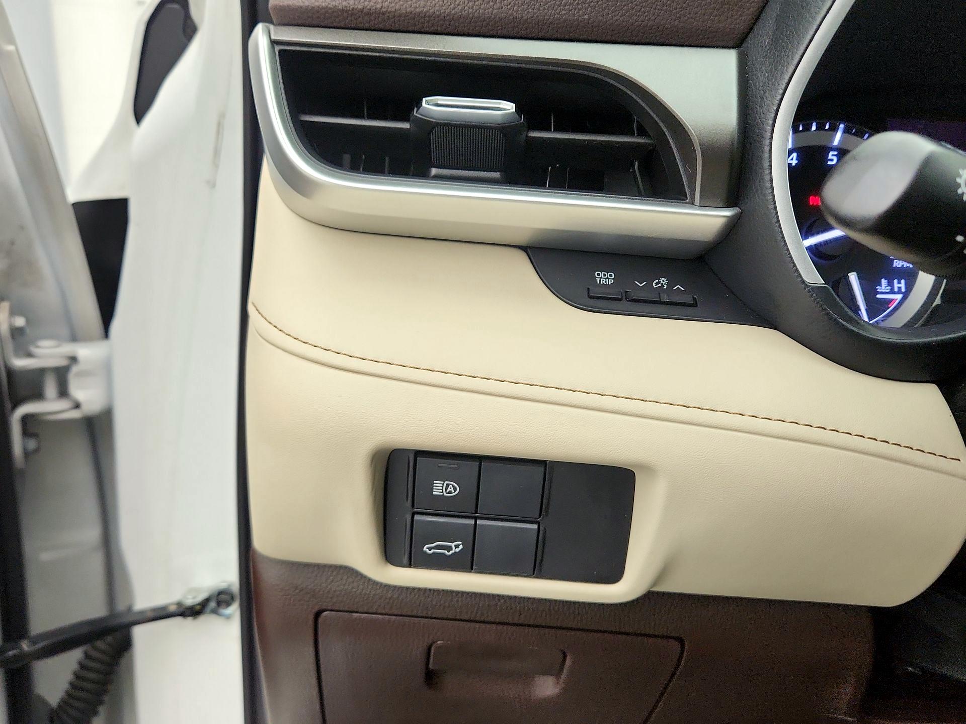 Thumbnail: 2022 Toyota Highlander - 13