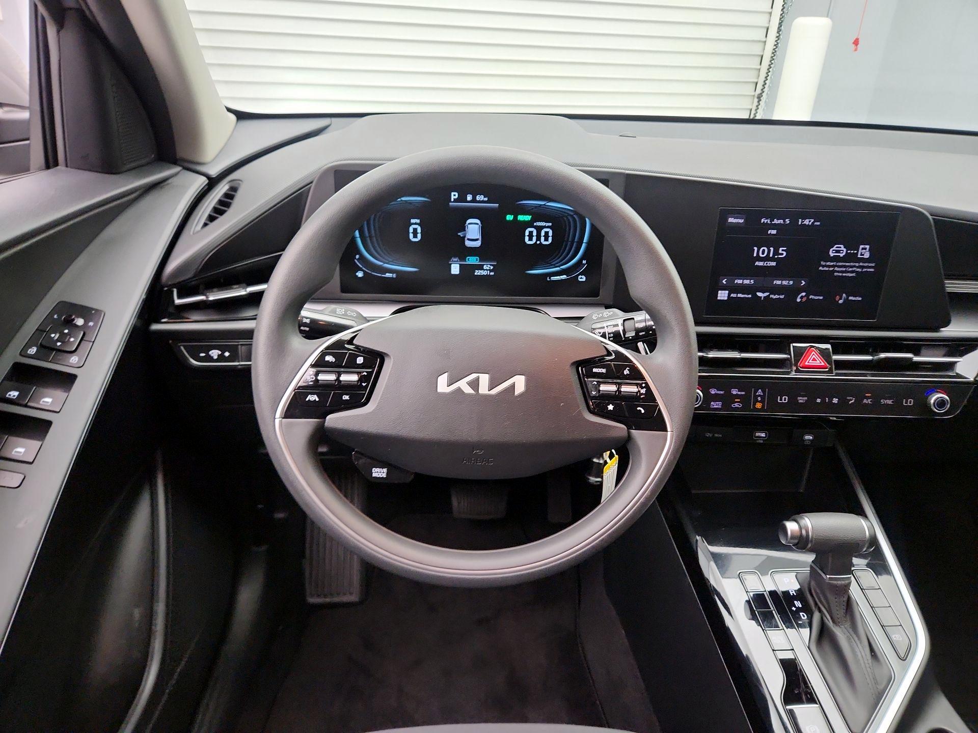 Thumbnail: 2024 Kia Niro - 10