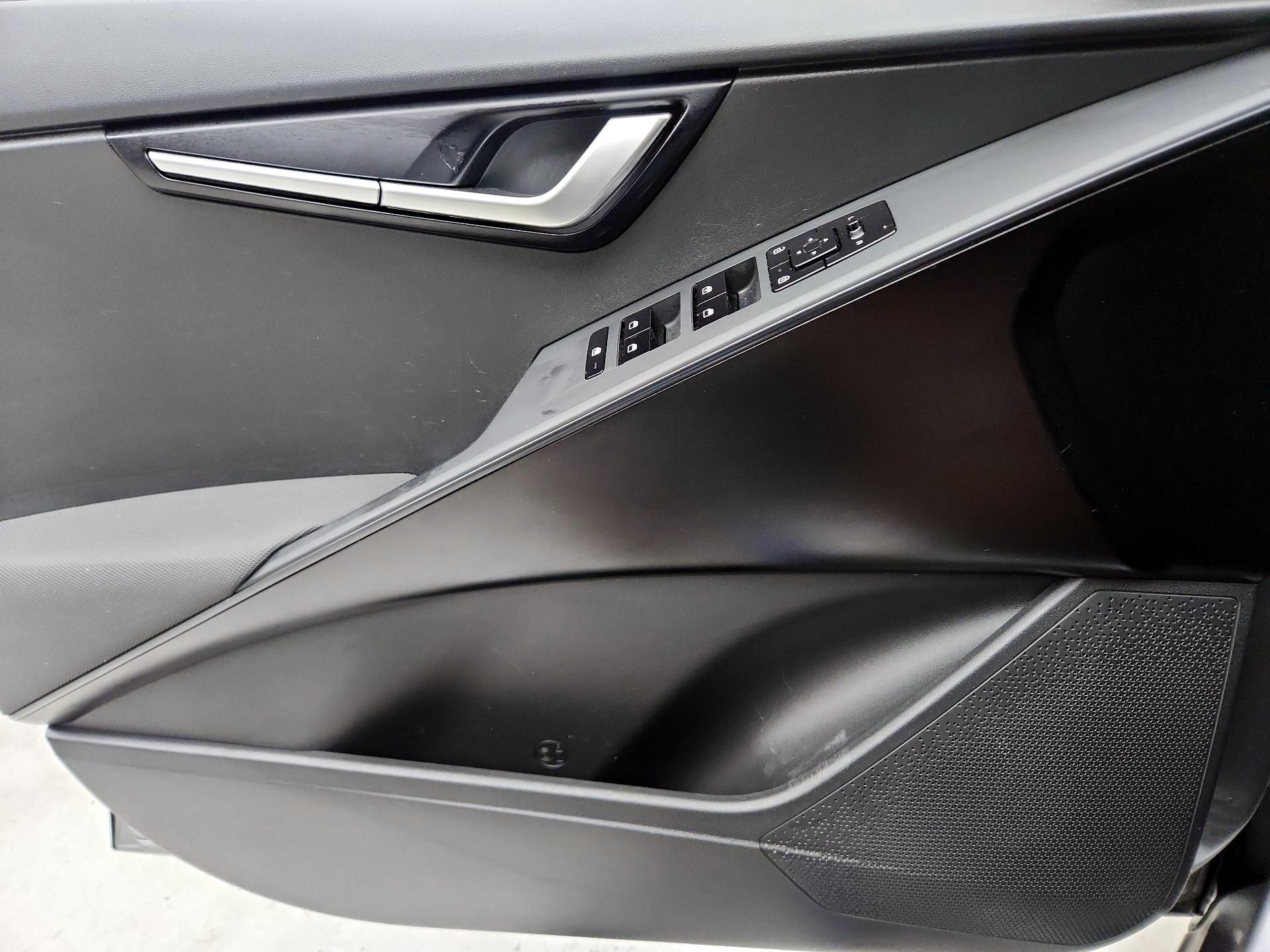 Thumbnail: 2024 Kia Niro - 12