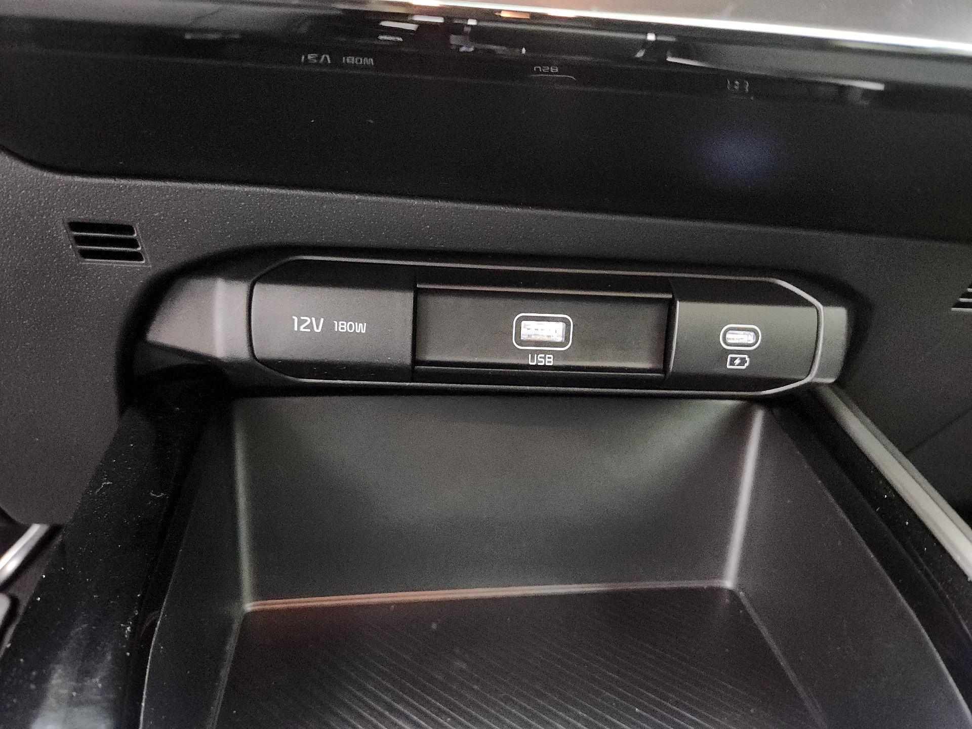 Thumbnail: 2024 Kia Niro - 18