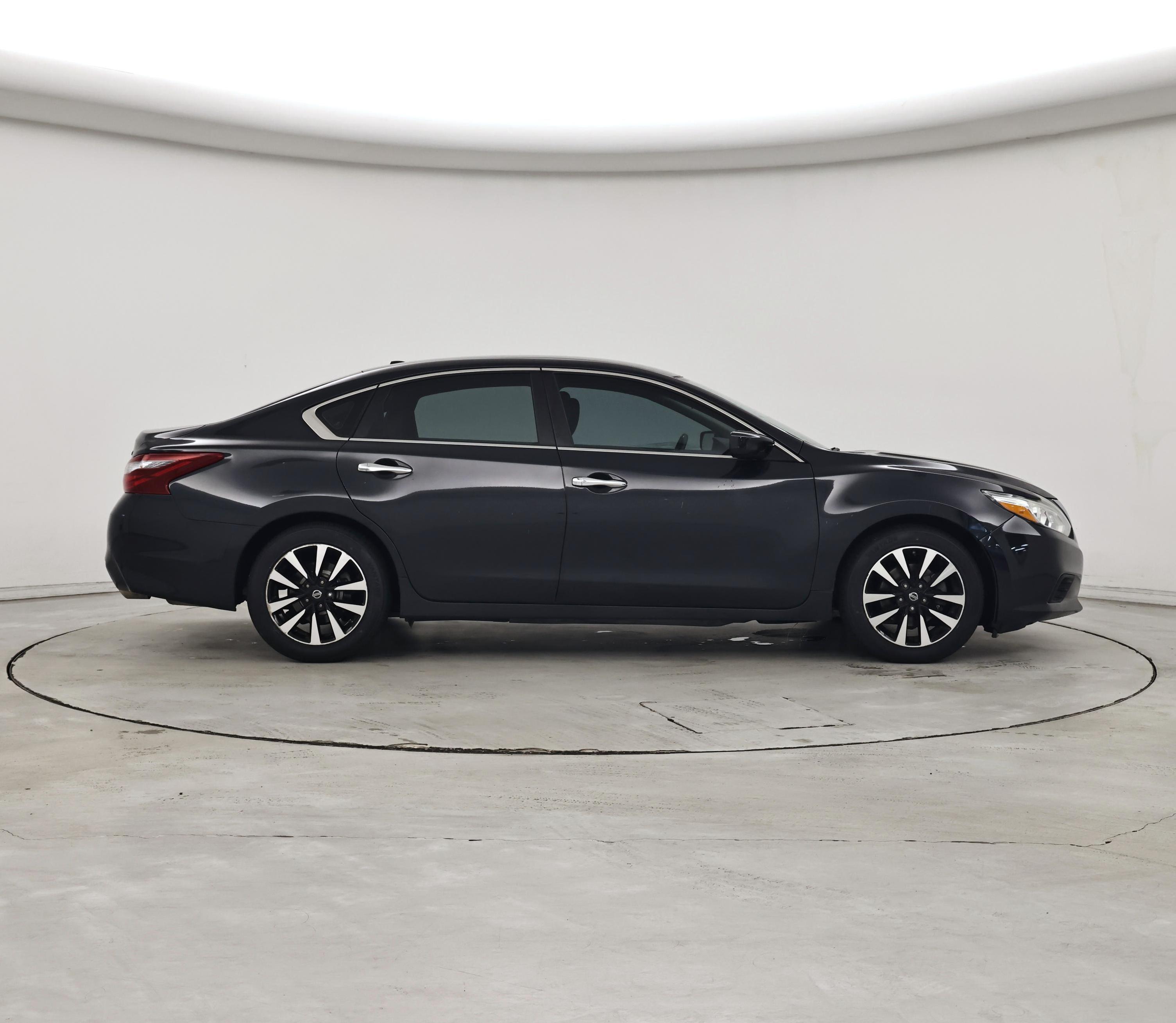 Thumbnail: 2018 Nissan Altima - 7