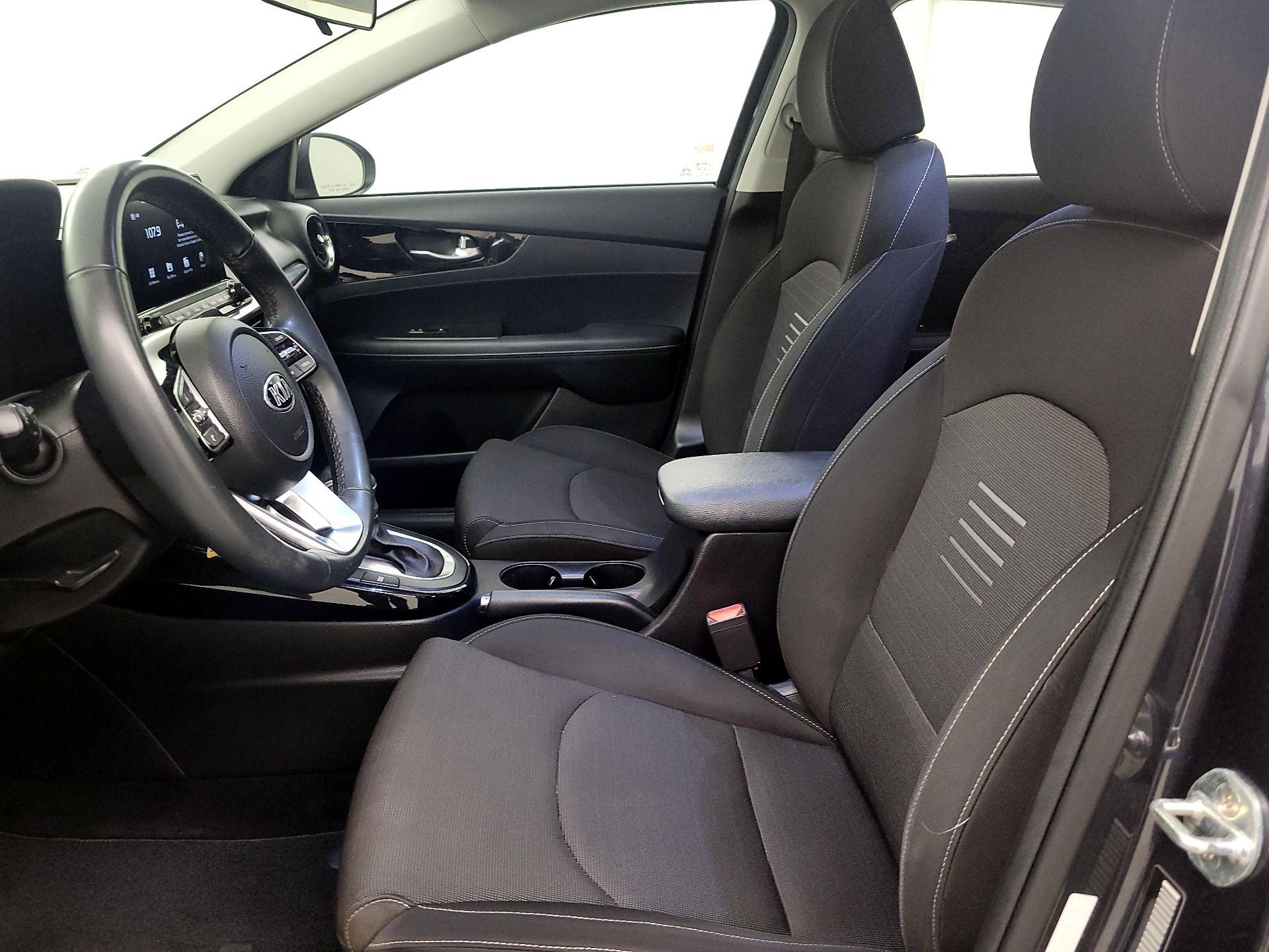 Thumbnail: 2019 Kia Forte - 11