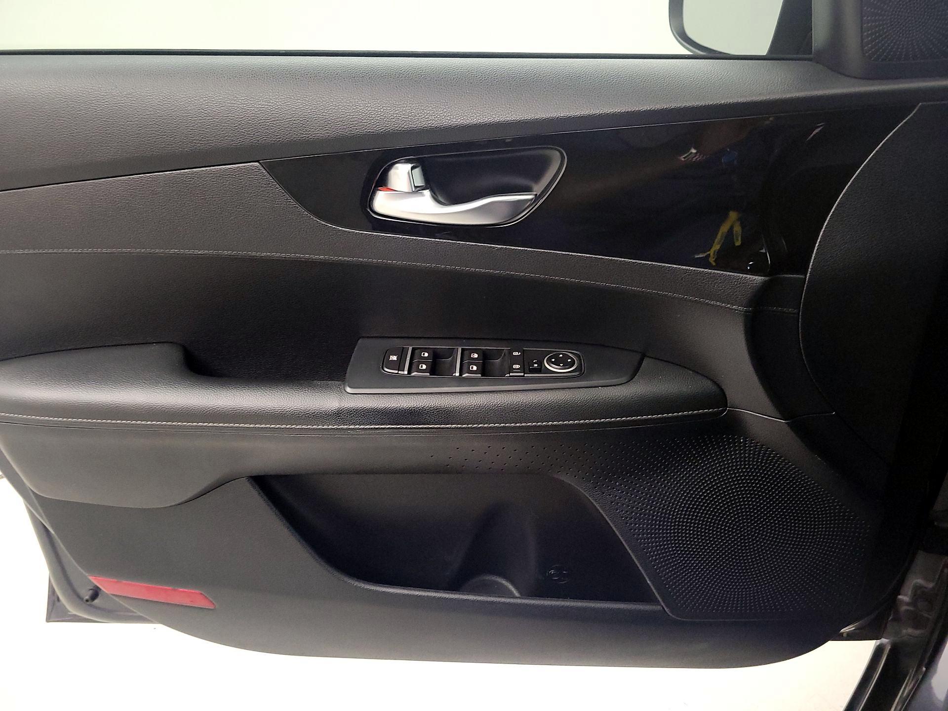 Thumbnail: 2019 Kia Forte - 12