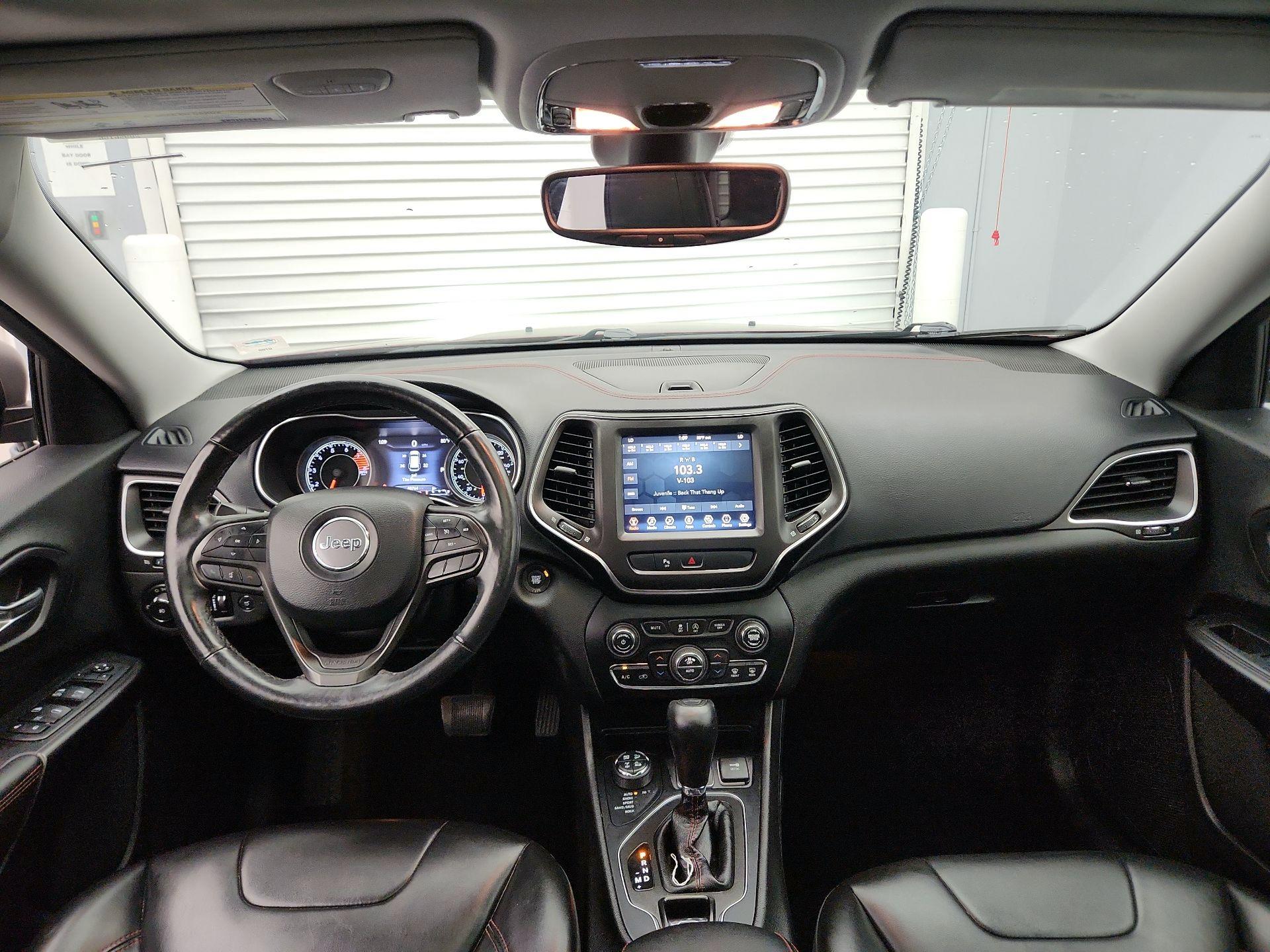 Thumbnail: 2019 Jeep Cherokee - 9