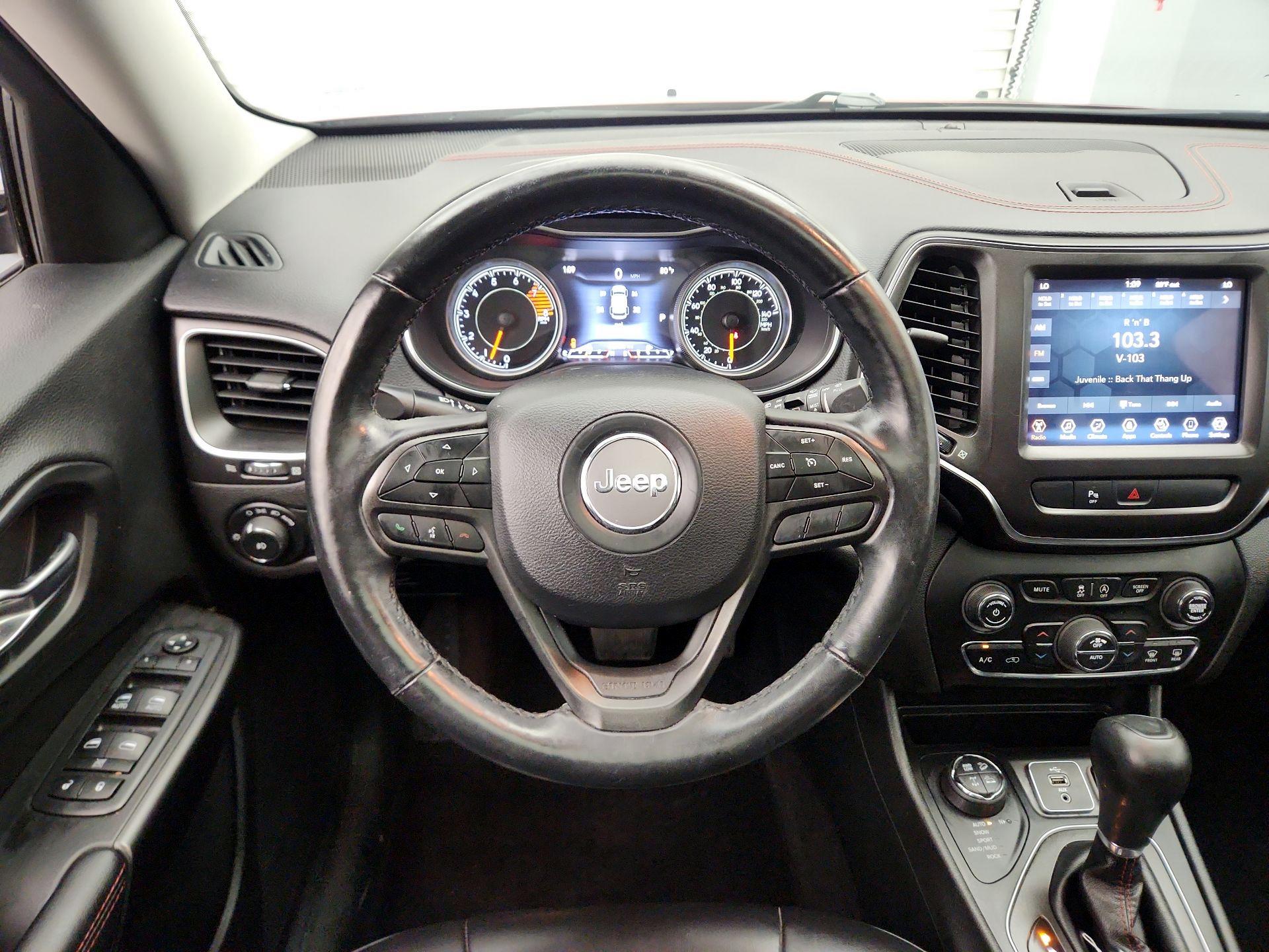Thumbnail: 2019 Jeep Cherokee - 10