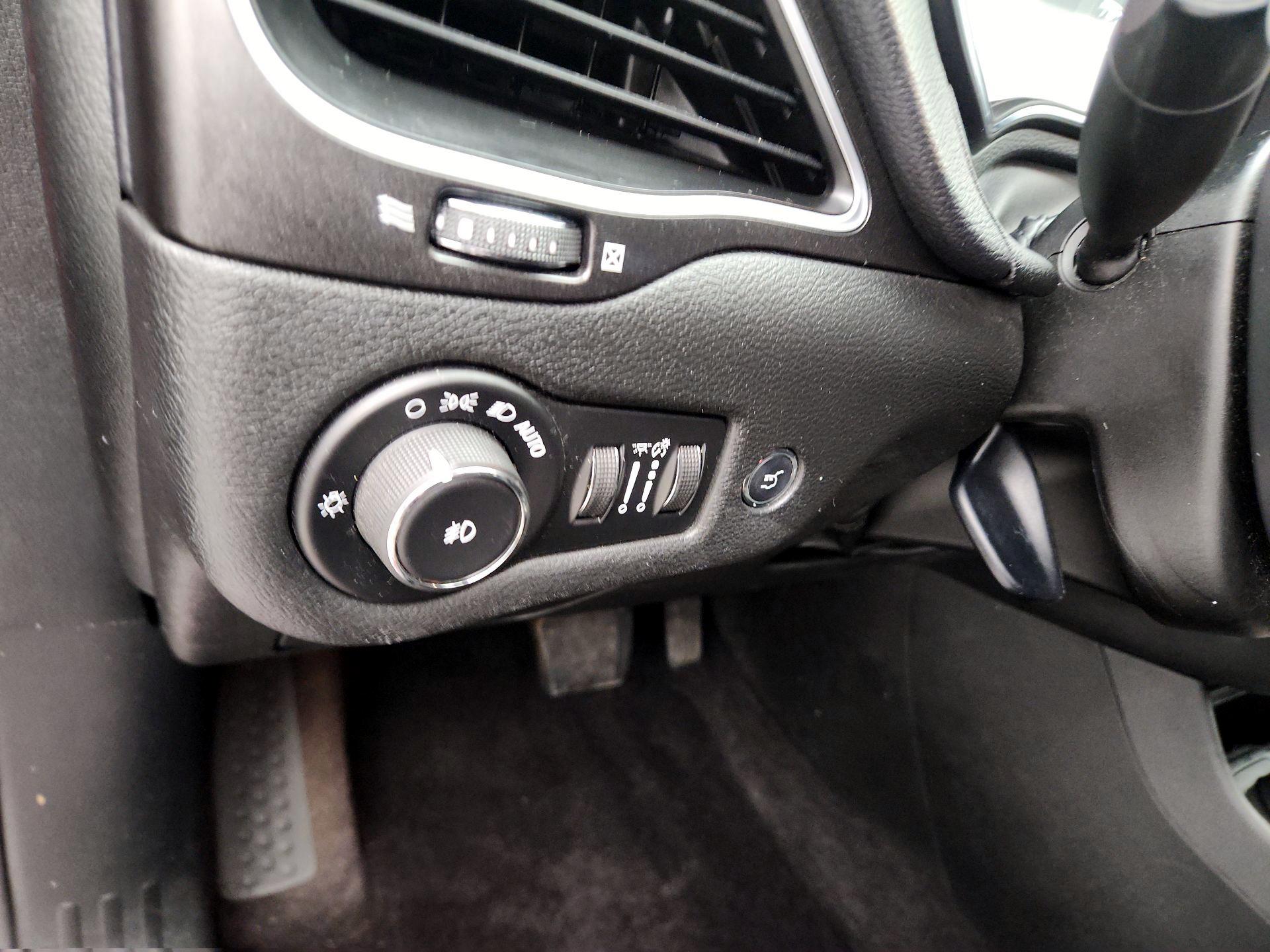 Thumbnail: 2019 Jeep Cherokee - 13