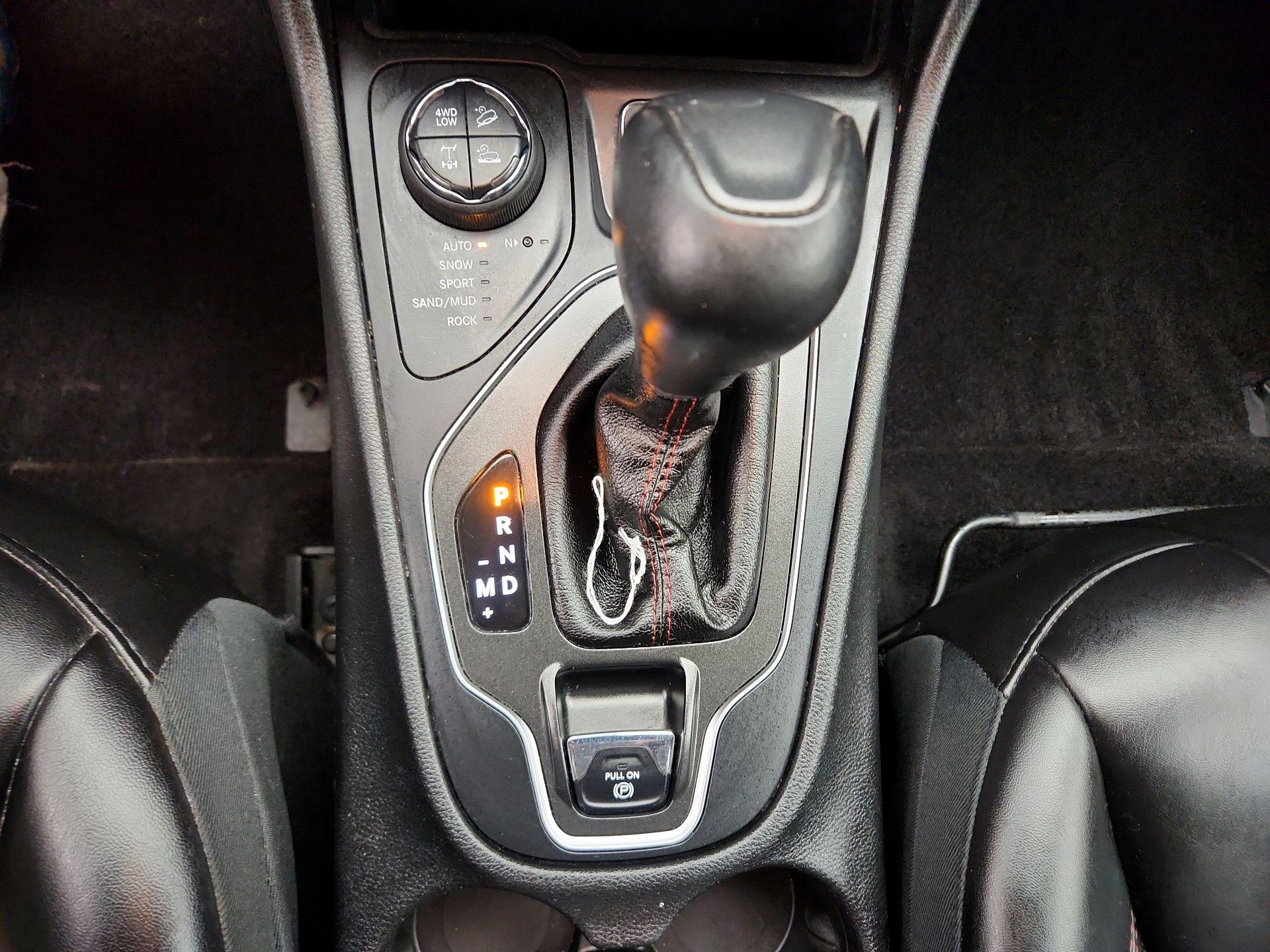 Thumbnail: 2019 Jeep Cherokee - 17