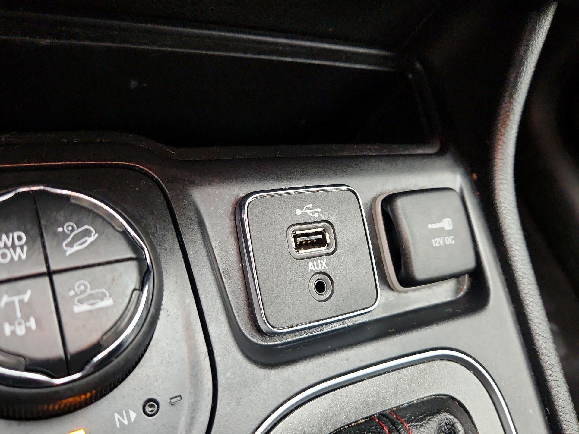 Thumbnail: 2019 Jeep Cherokee - 18