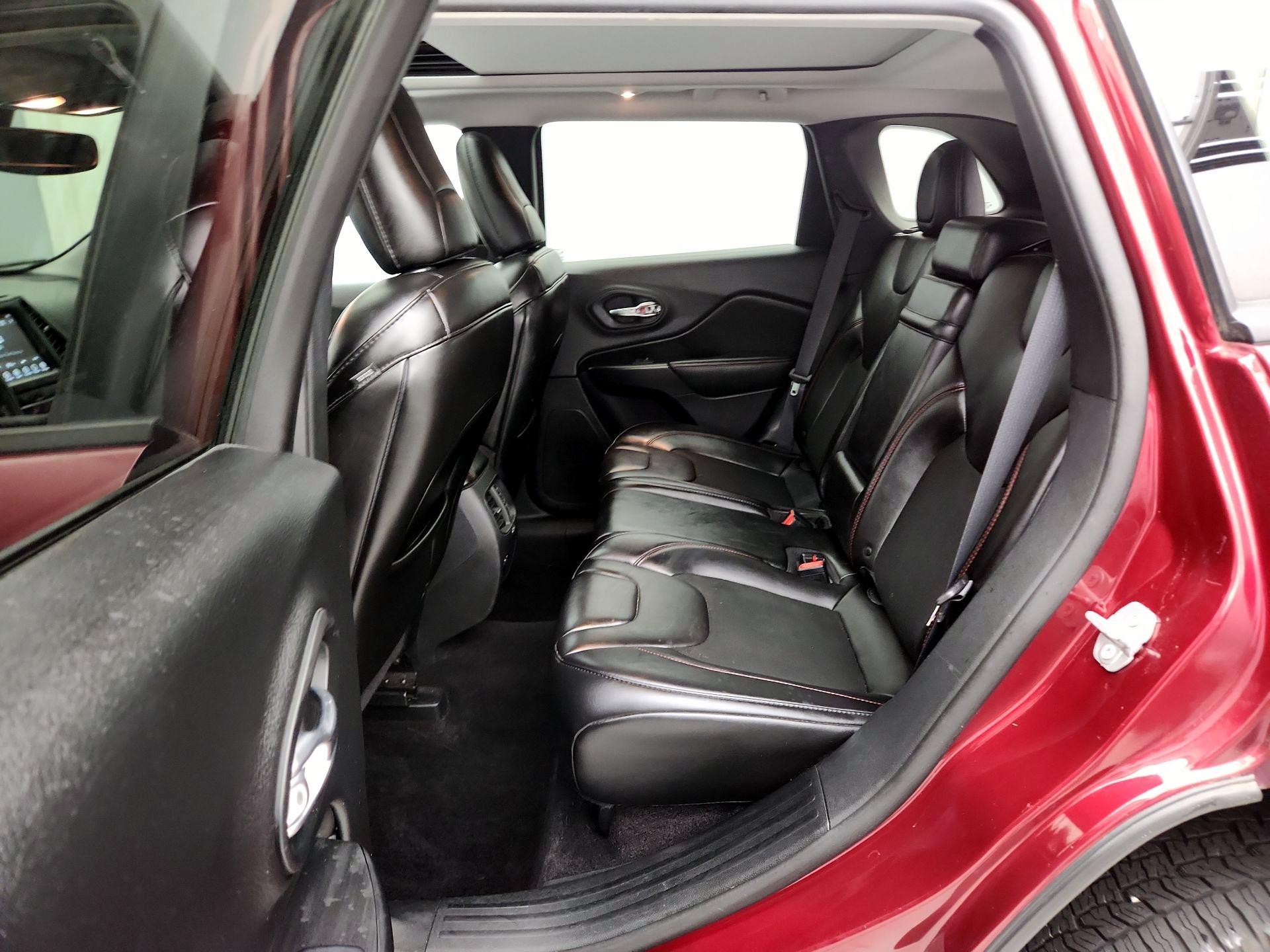 Thumbnail: 2019 Jeep Cherokee - 20