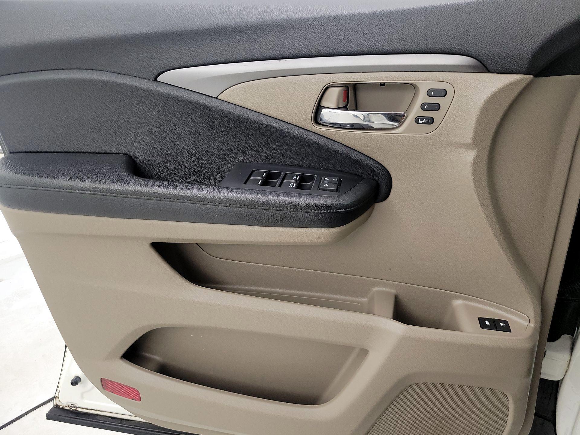 Thumbnail: 2019 Honda Pilot - 12