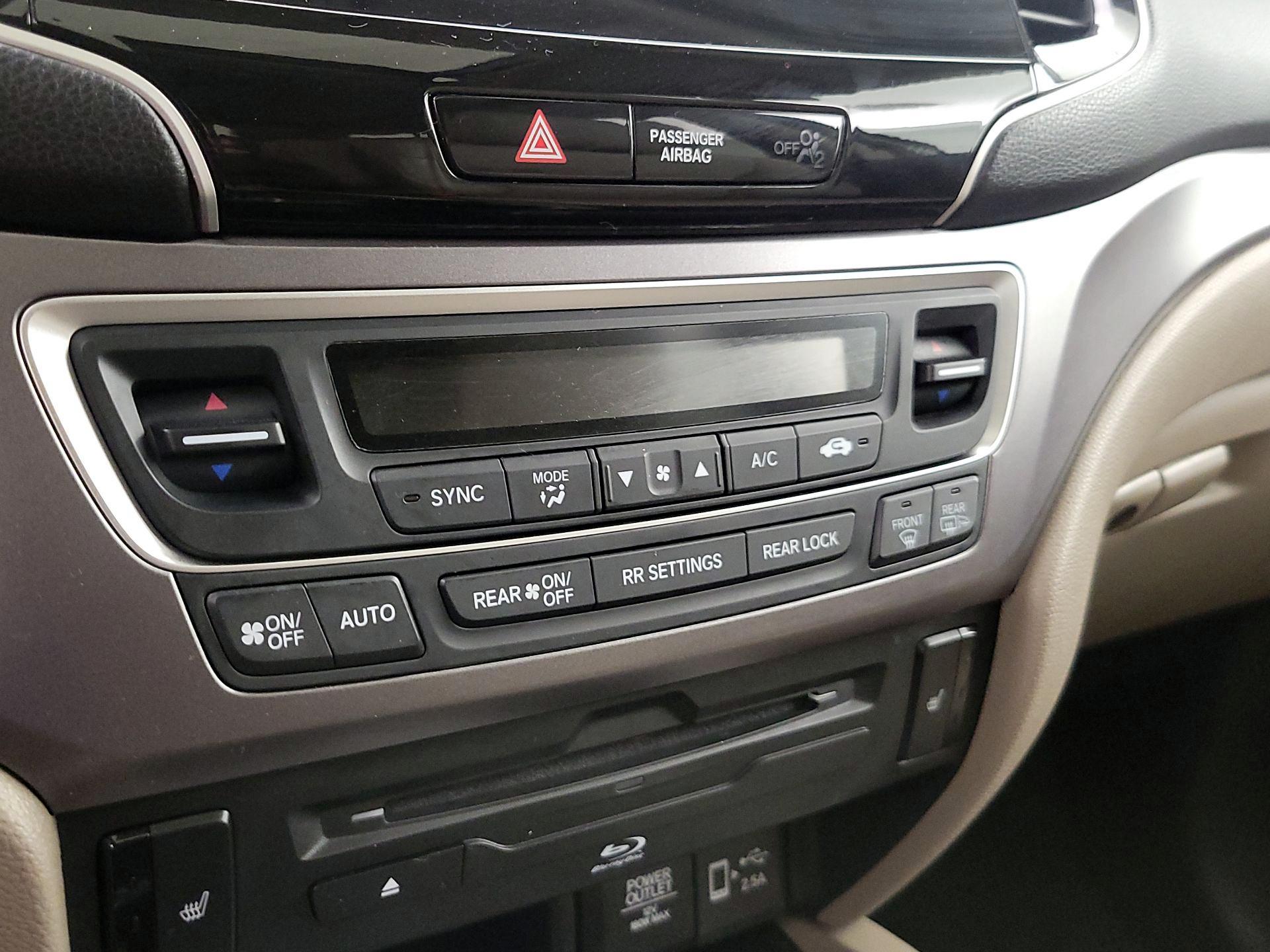 Thumbnail: 2019 Honda Pilot - 17