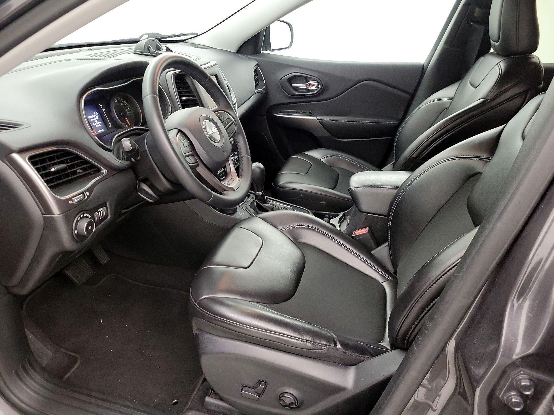Thumbnail: 2019 Jeep Cherokee - 11