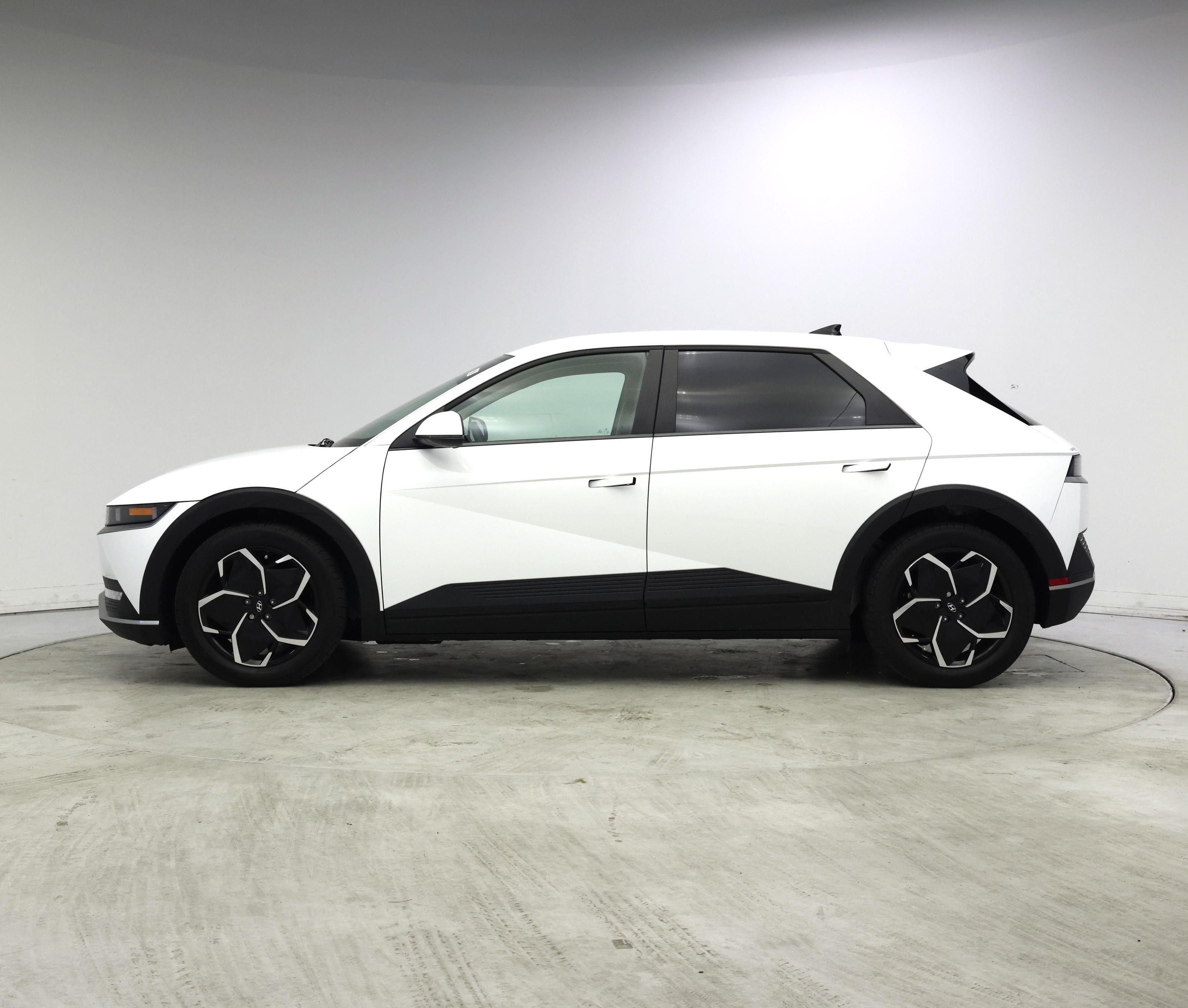 Thumbnail: 2024 Hyundai Ioniq 5 - 3