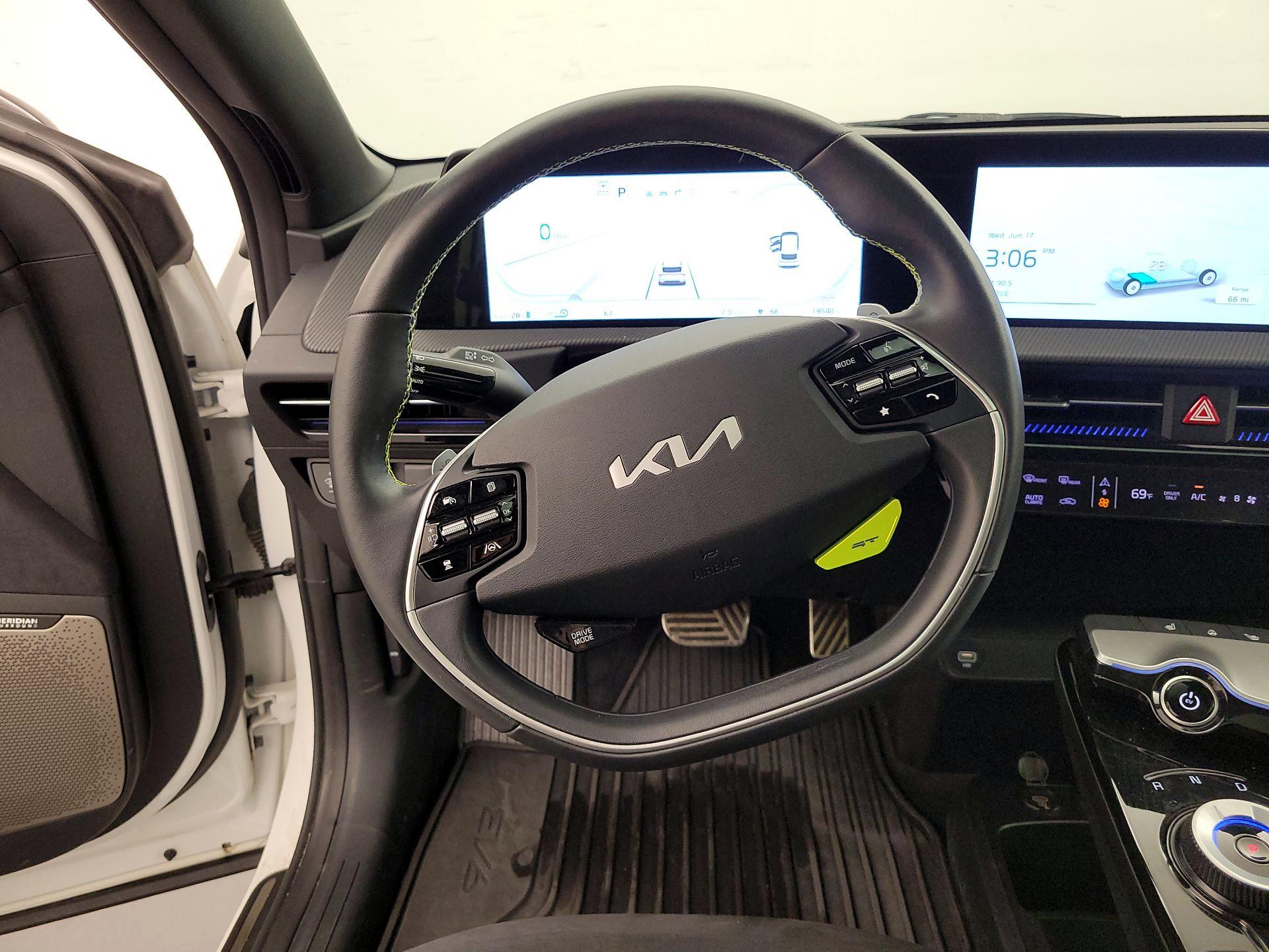 Thumbnail: 2023 Kia EV6 - 10