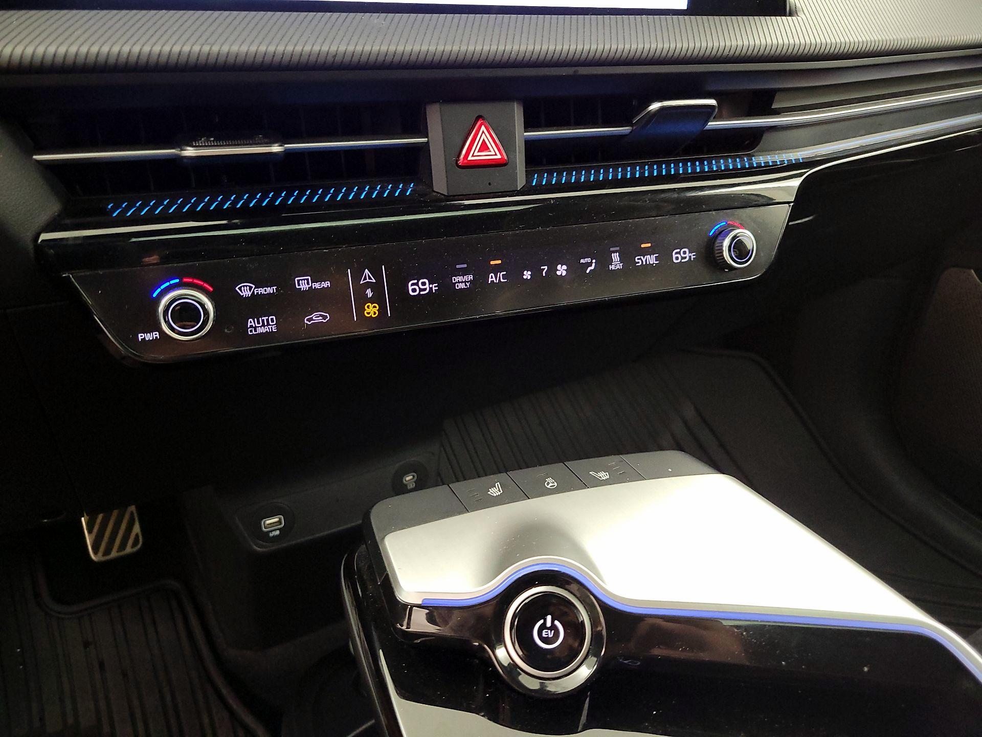 Thumbnail: 2023 Kia EV6 - 16