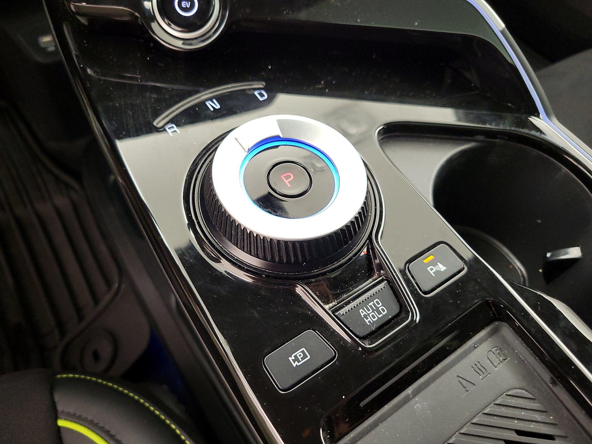 Thumbnail: 2023 Kia EV6 - 17